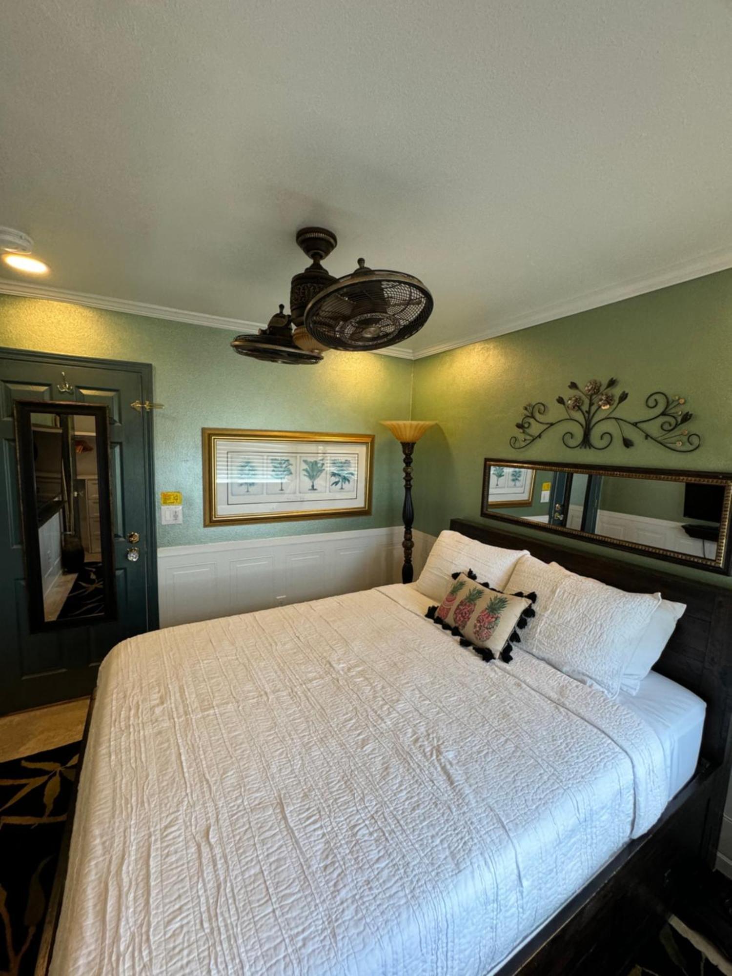 Private Bedroom In Shared Waikiki Area 30 Day Minimum * Honolulu