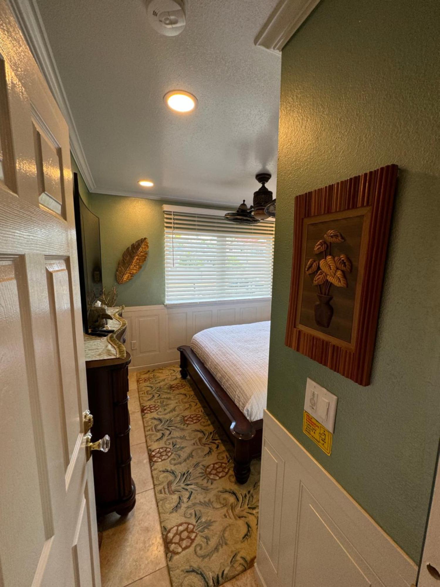 Private Bedroom In Shared Waikiki Area 30 Day Minimum
