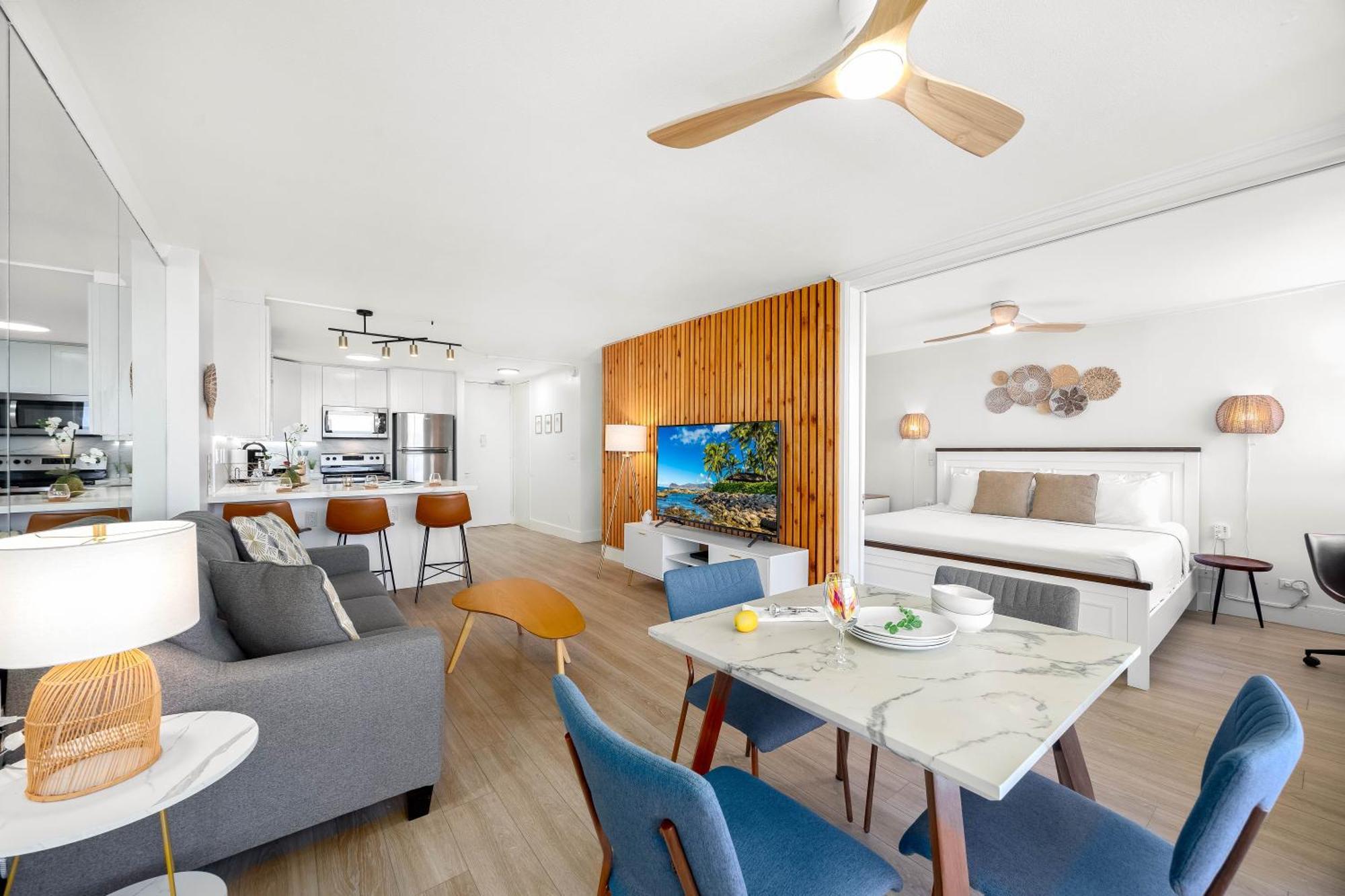Ilikai Marina Stunning Ocean & Harbor Views - Walk To The Beach! Apartment