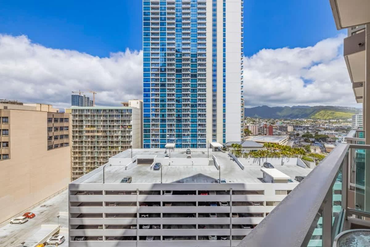 New Ala Moana 2228 Mountain View Apartment