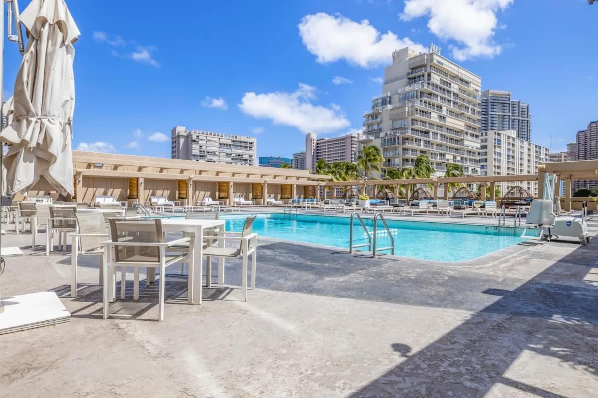 New Ala Moana 2228 Mountain View Apartment *