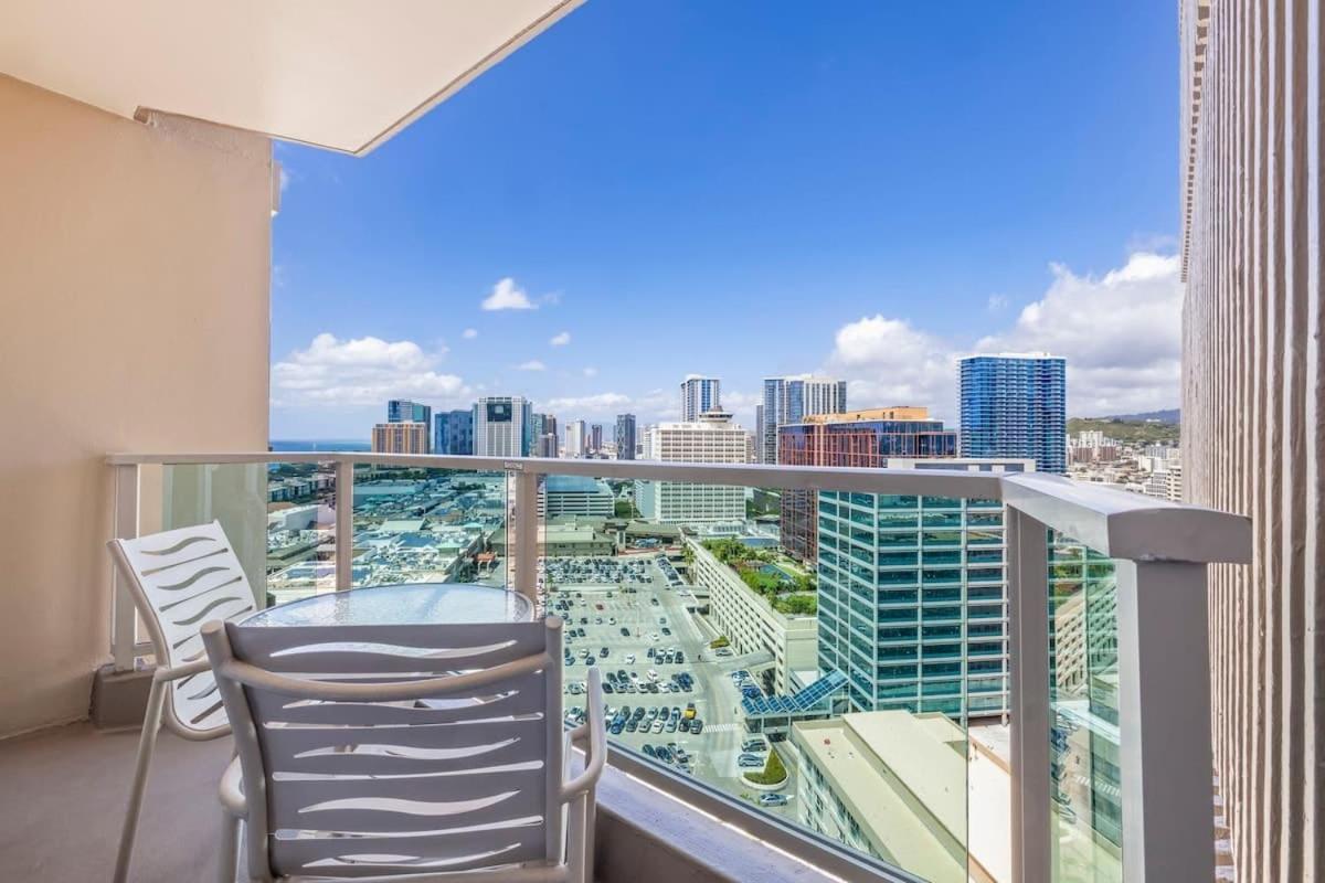 New Ala Moana 2228 Mountain View Apartment