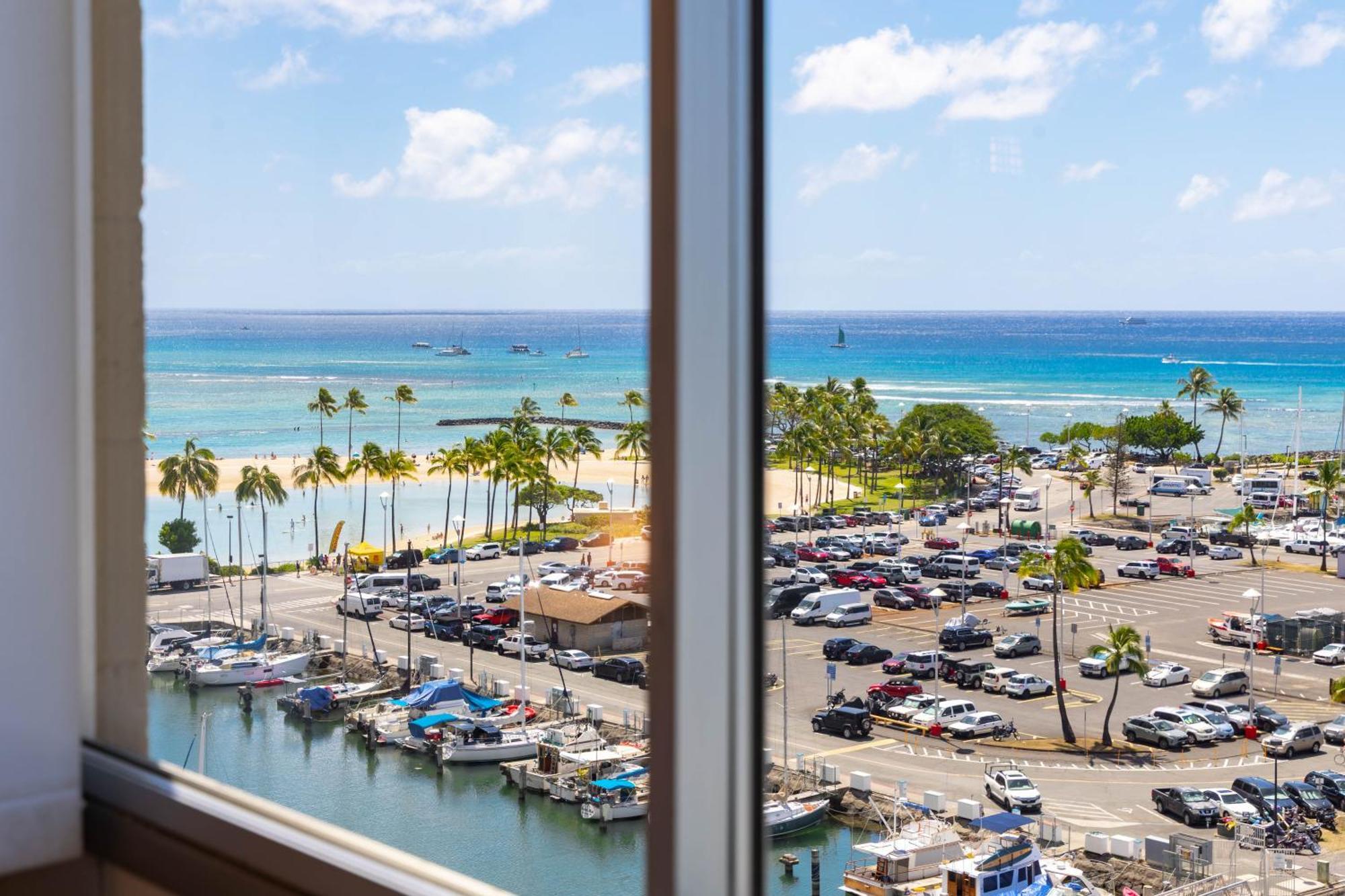 Ilikai Marina Stunning Ocean & Harbor Views - Walk To The Beach! Apartment *