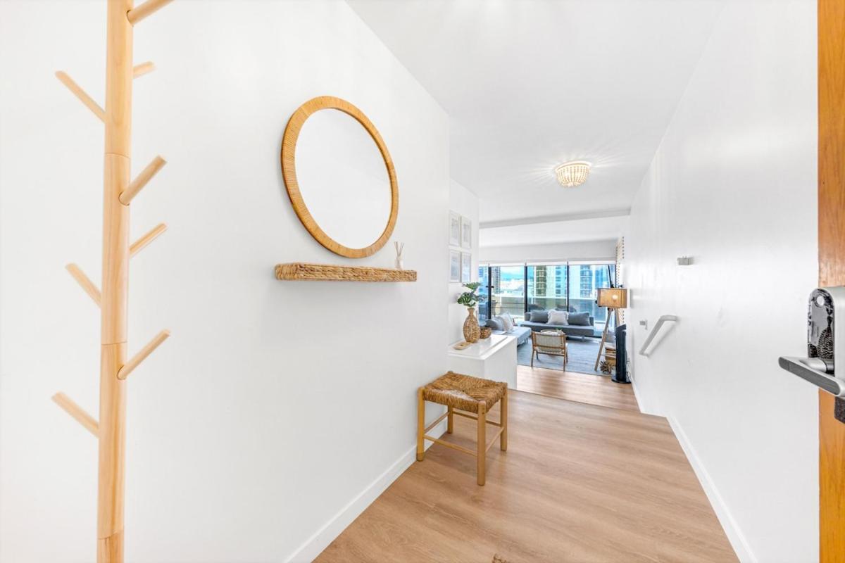 Apartment Bright Style Steps To Pool, Hot Tub And Parking