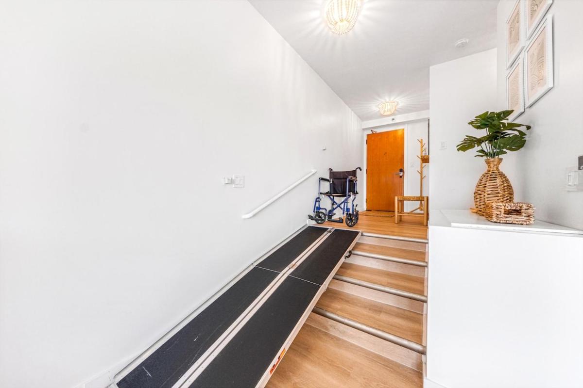 Bright Style Steps To Pool, Hot Tub And Parking * Honolulu