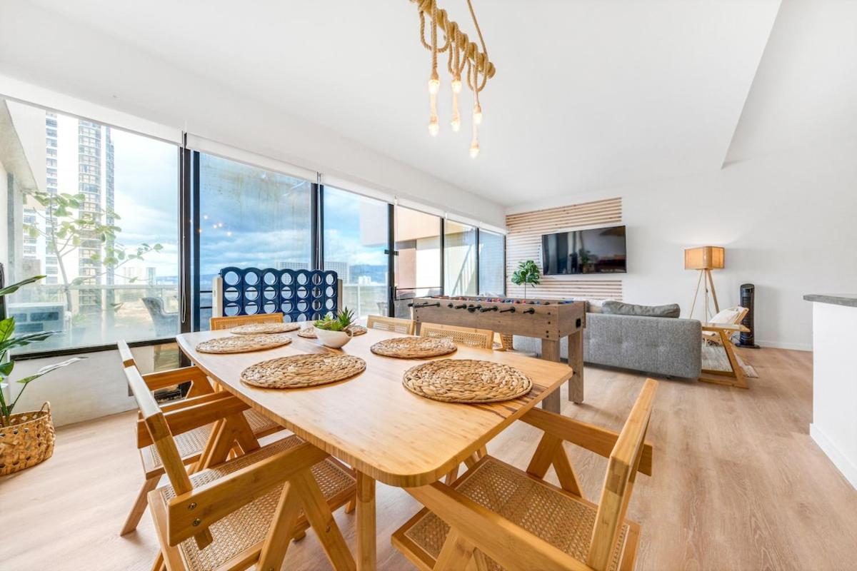 Bright Style Steps To Pool, Hot Tub And Parking *
