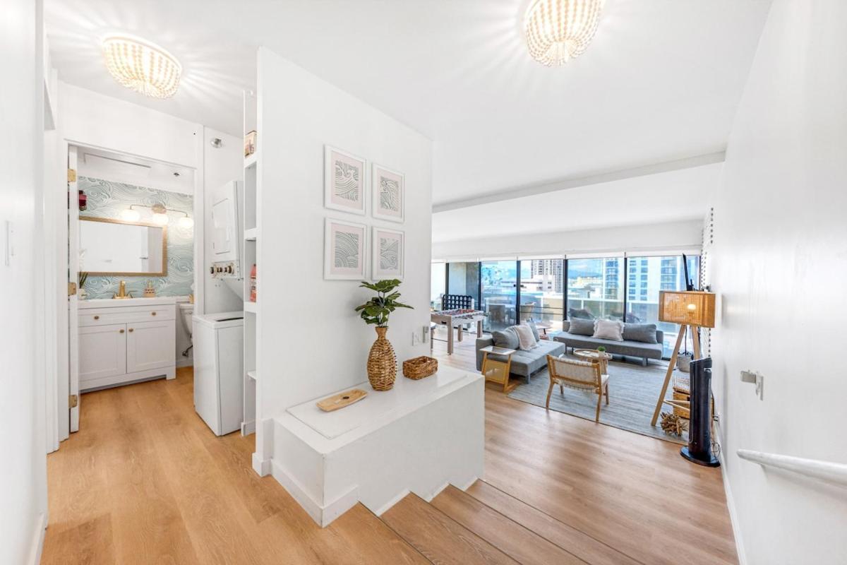 Bright Style Steps To Pool, Hot Tub And Parking * Honolulu