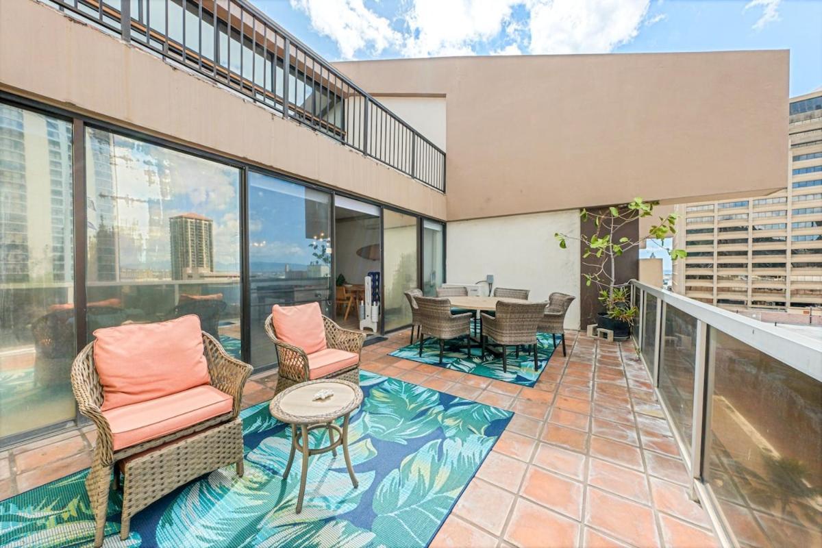 Bright Style Steps To Pool, Hot Tub And Parking *