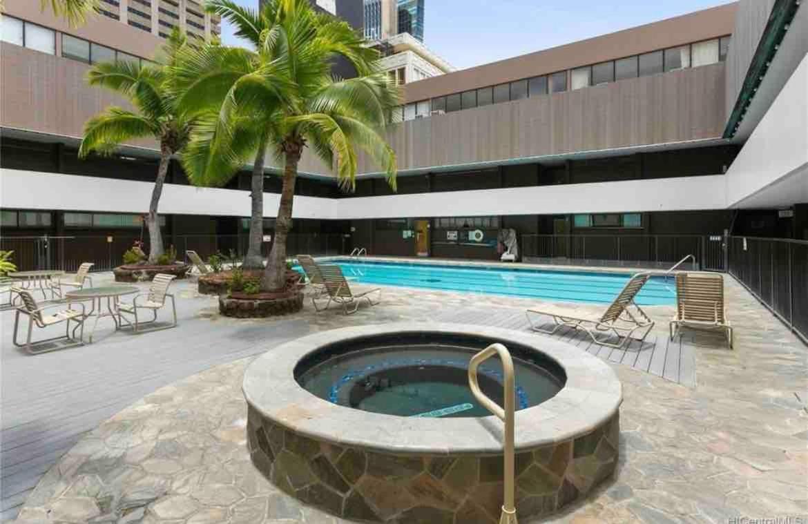 Bright Style Steps To Pool, Hot Tub And Parking *