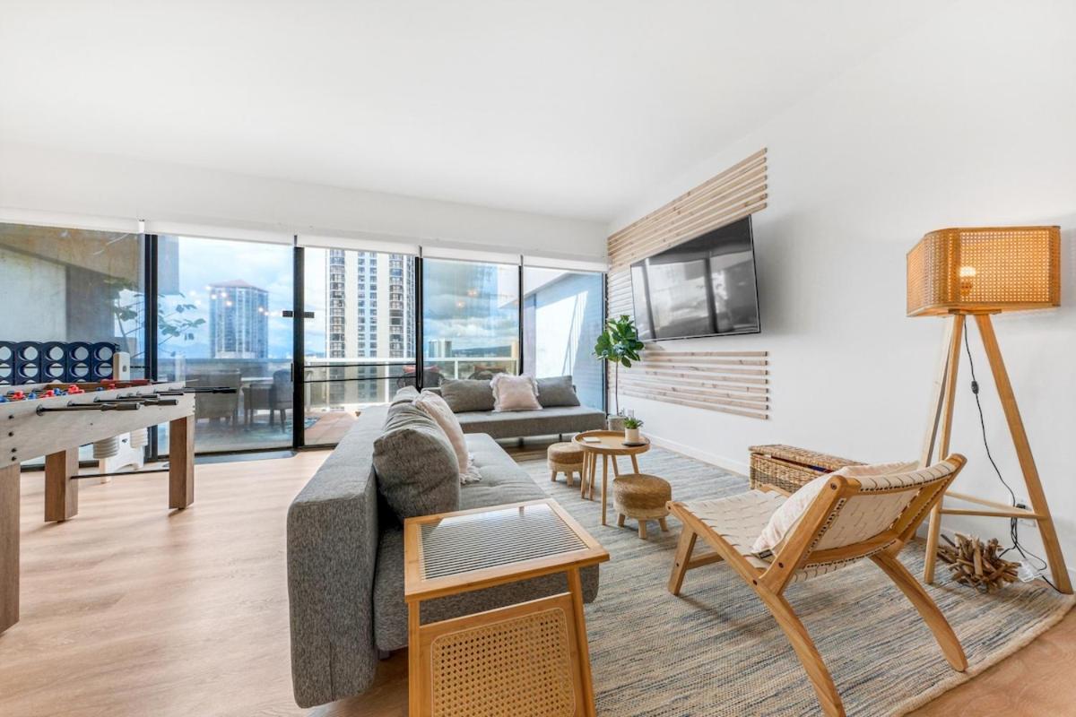 Apartment Bright Style Steps To Pool, Hot Tub And Parking Honolulu