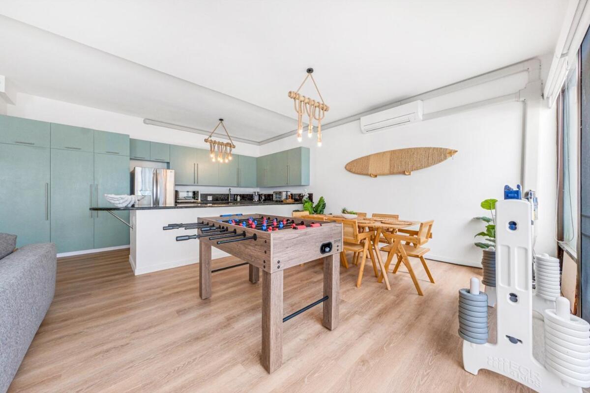 Bright Style Steps To Pool, Hot Tub And Parking Apartment *