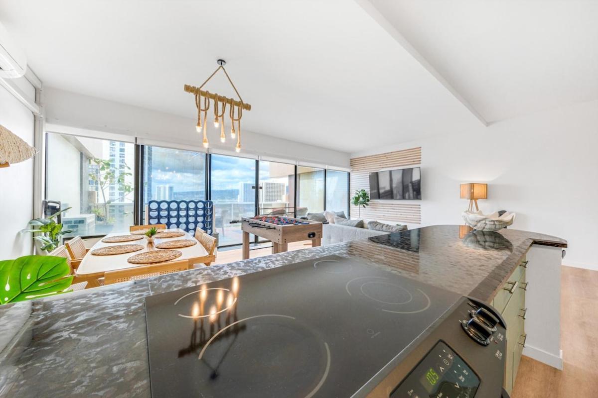 Bright Style Steps To Pool, Hot Tub And Parking *
