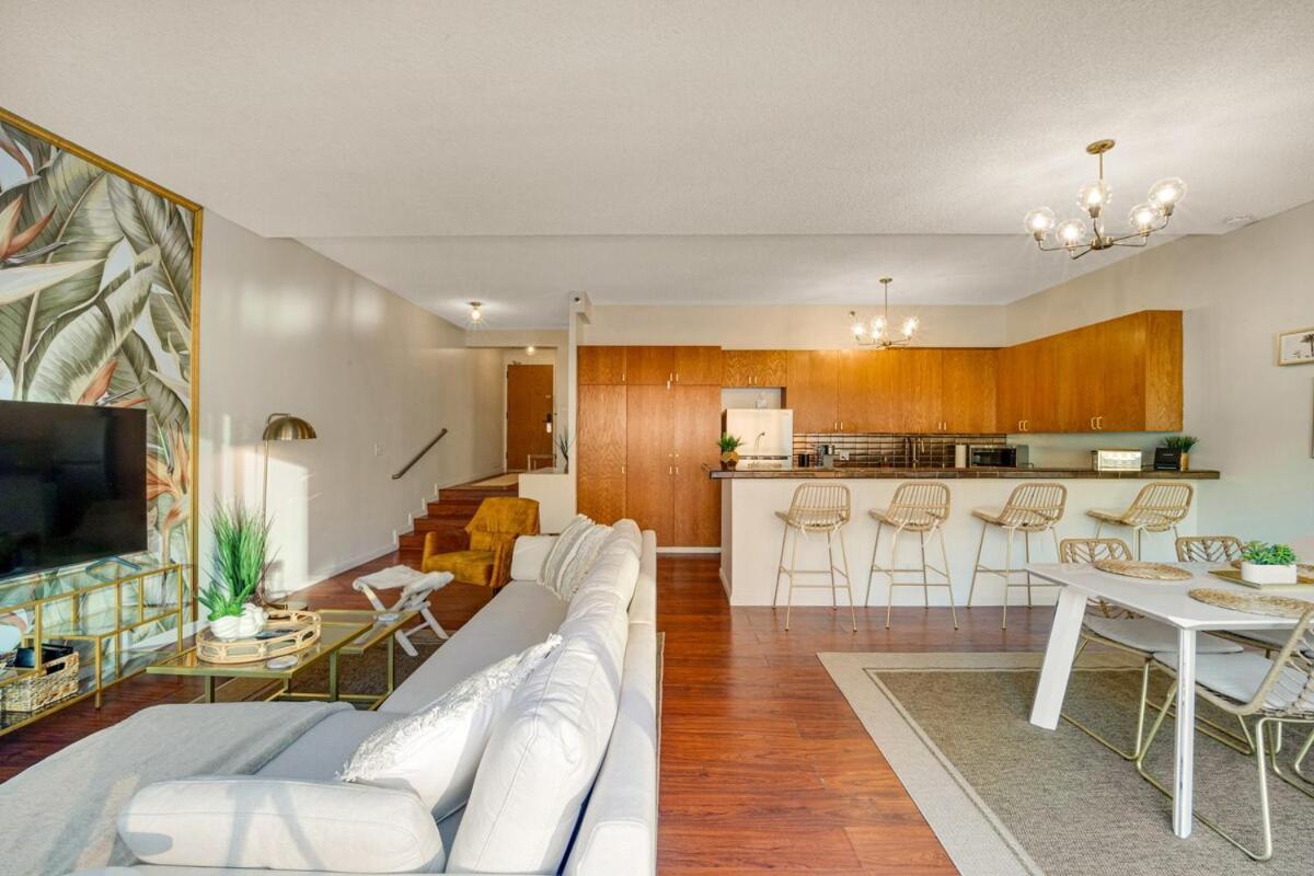 Stunning Resort! Steps To Pool, Hot Tub And Parking * Honolulu