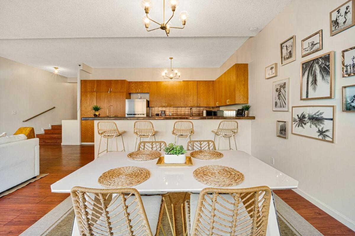 Apartment Stunning Resort! Steps To Pool, Hot Tub And Parking Honolulu