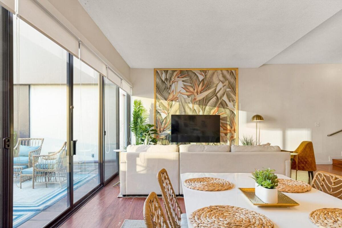 Apartment Stunning Resort! Steps To Pool, Hot Tub And Parking Honolulu