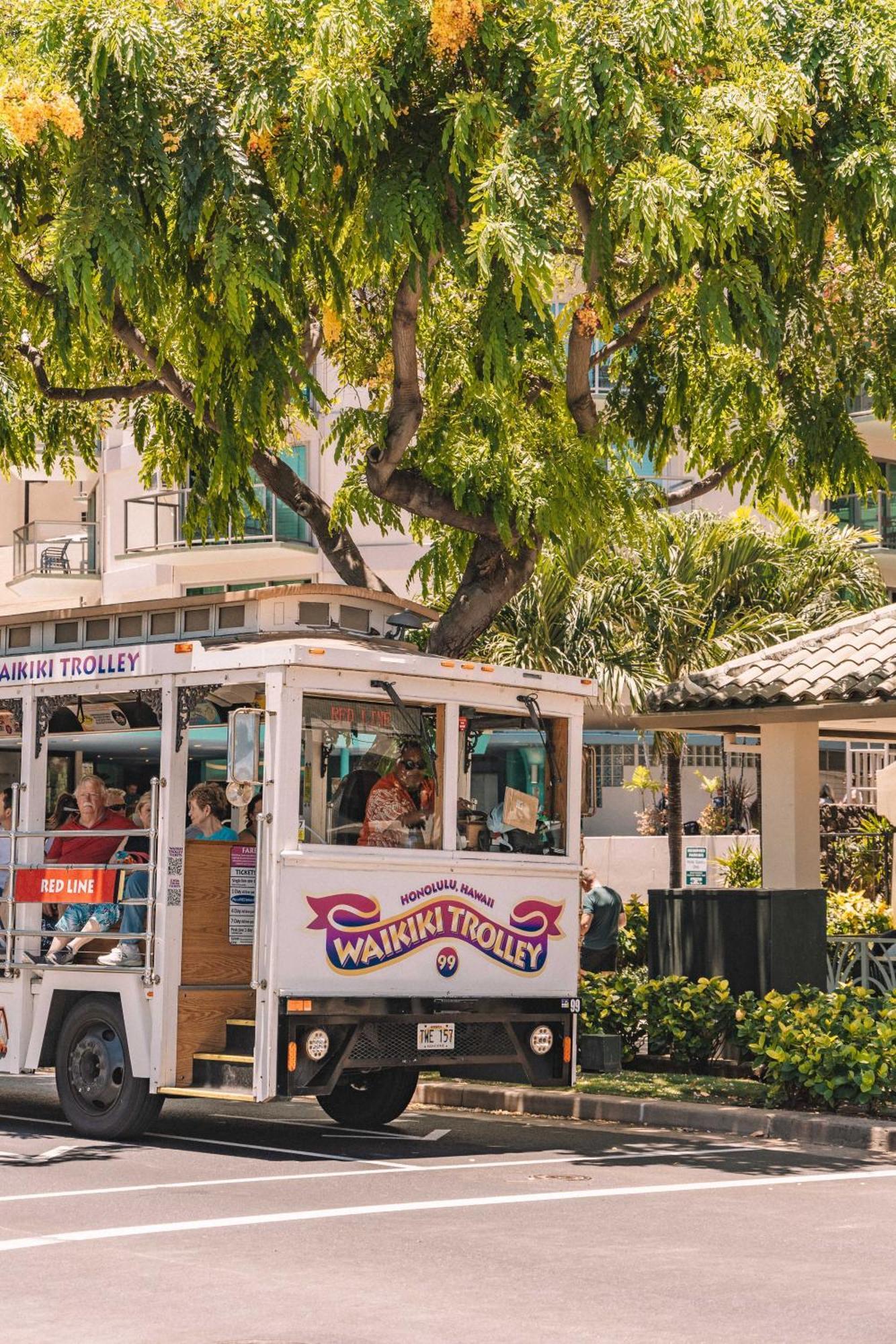 Newly Renovated 2 Bedroom Condo, 1 Block To Waikiki Beach, Free Parking