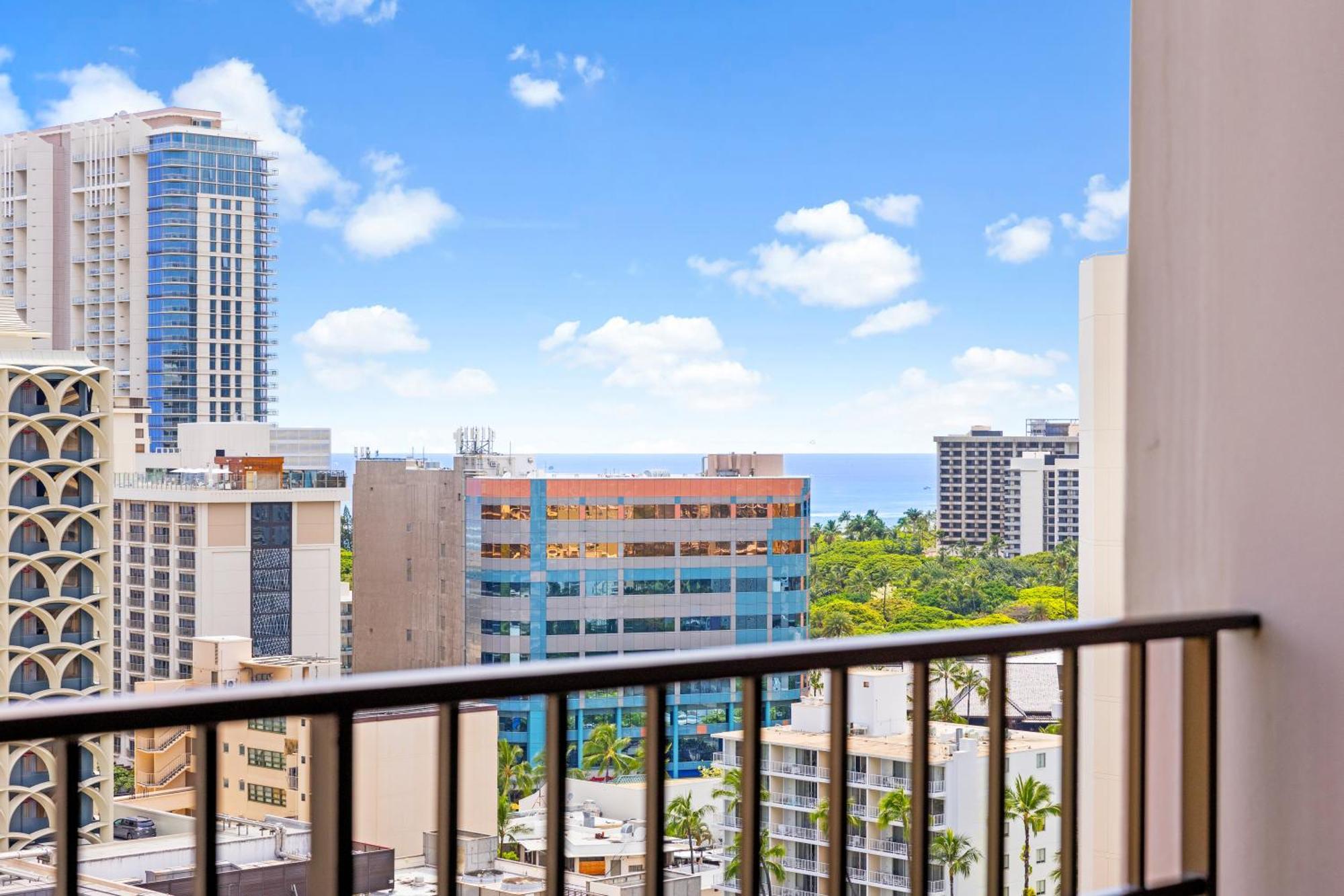 Royal Kuhio 1812 - 1br With Partial Ocean View In The Heart Of Waikiki With Free Parking! Holiday home Honolulu