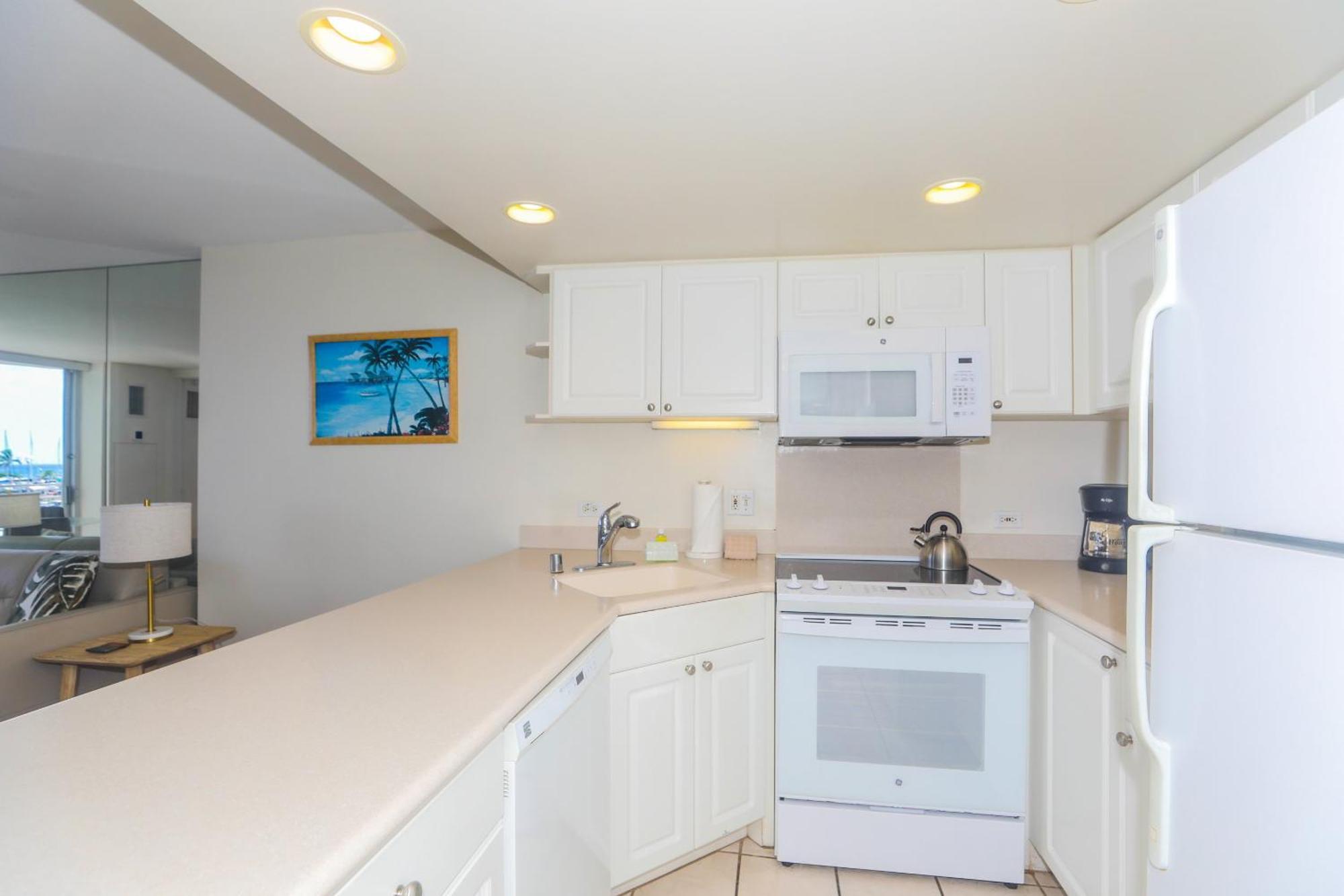 Ilikai Marina 382 Yacht Harbor View 1br Apartment
