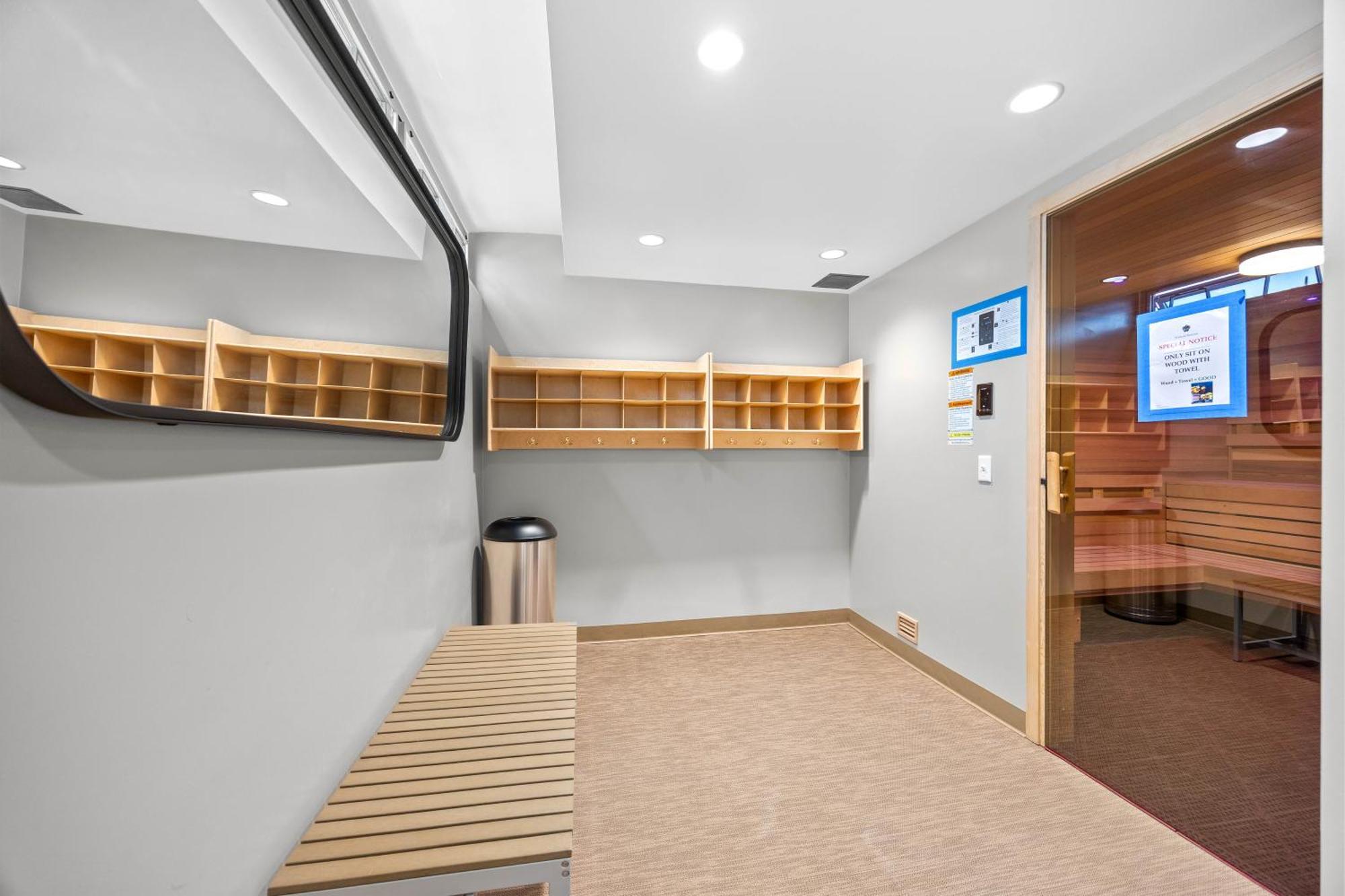 Beautiful 1br With King Bed, Ocean View, Fast Wi-fi & Free Parking Apartment