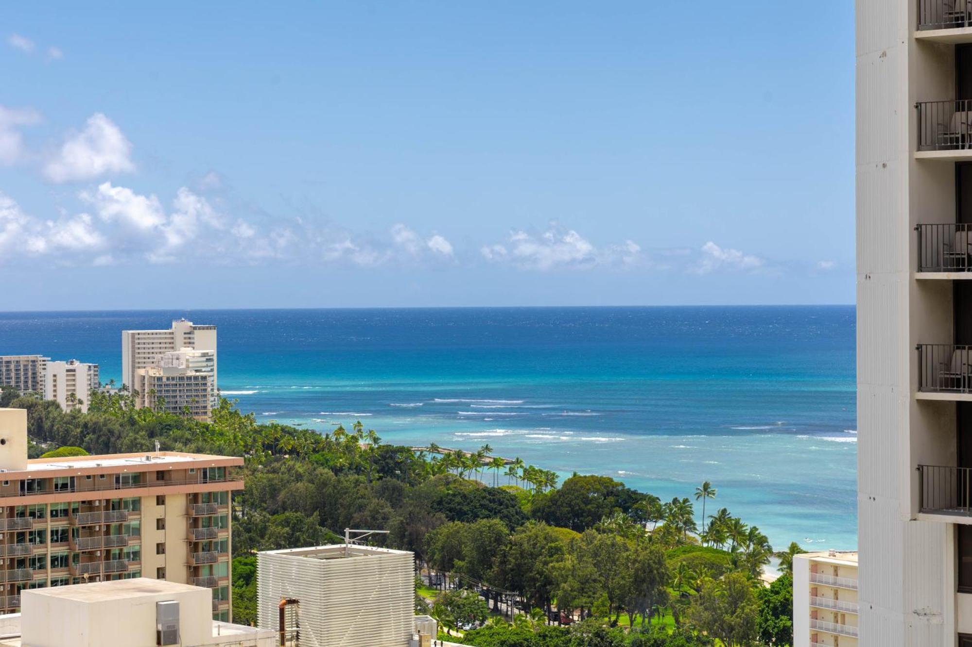 Beautiful 1br With King Bed, Ocean View, Fast Wi-fi & Free Parking Apartment *