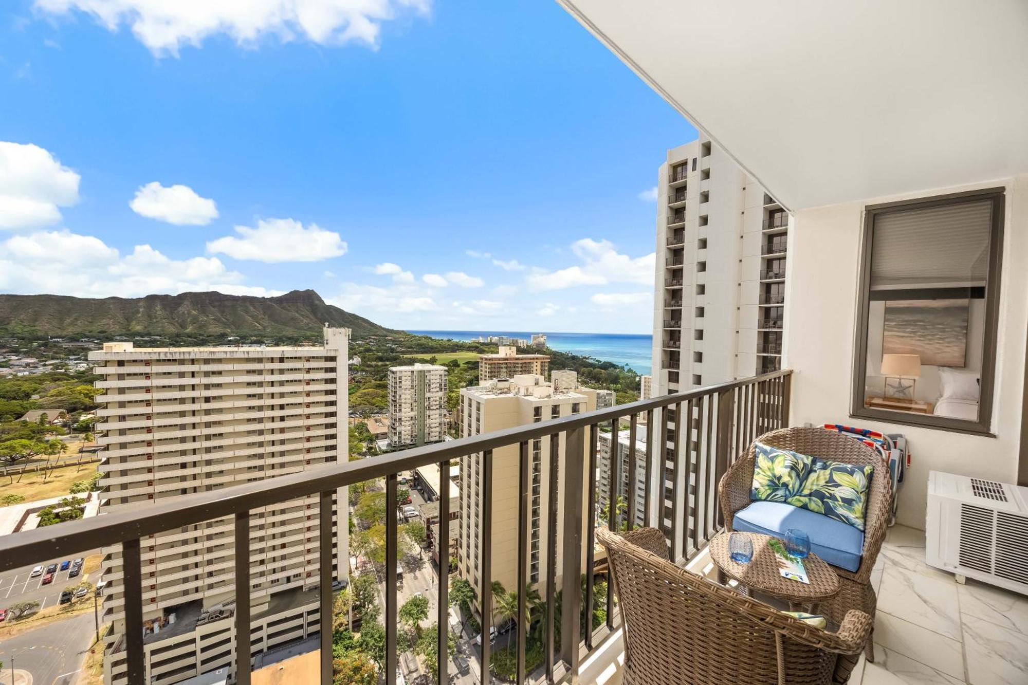 Beautiful 1br With King Bed, Ocean View, Fast Wi-fi & Free Parking Apartment *