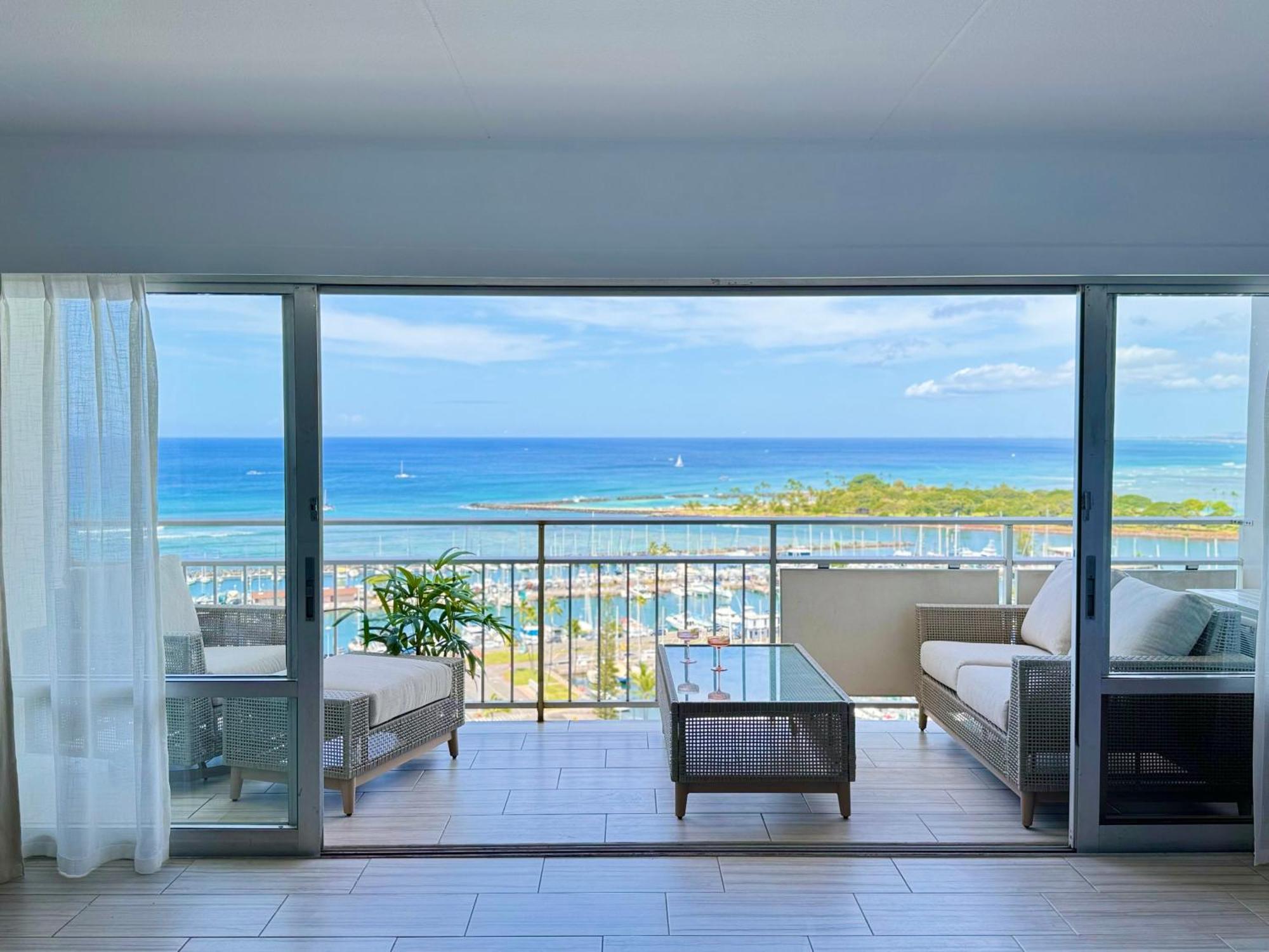 Panoramic Oceanview - Full Kitchen In Each Room, 2 Swimming Pools, Onsite Restaurants, Fireworks Every Friday Apartment Honolulu