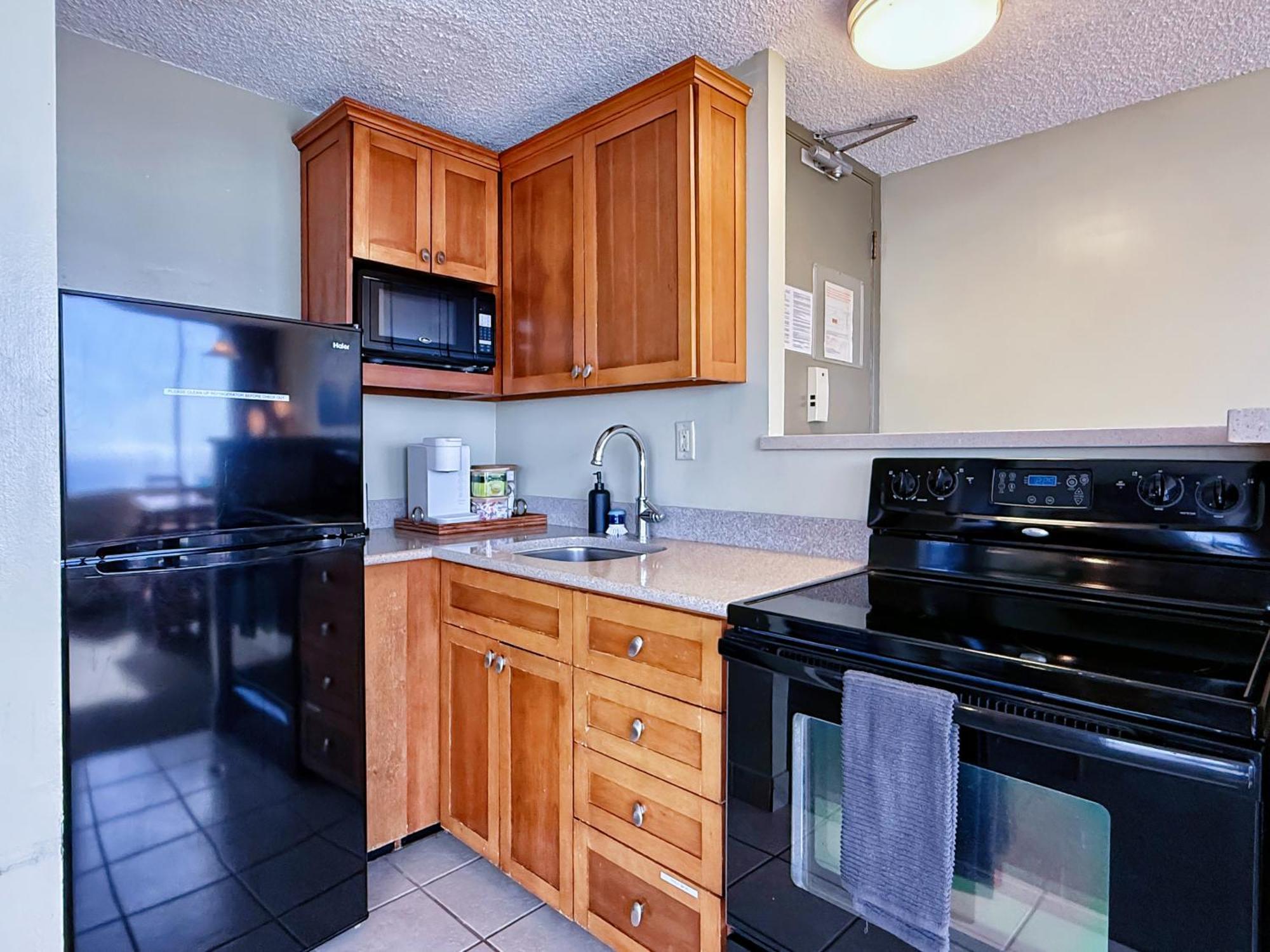 Ocean View 1 Bedroom Corner Unit Steps To Waikiki *