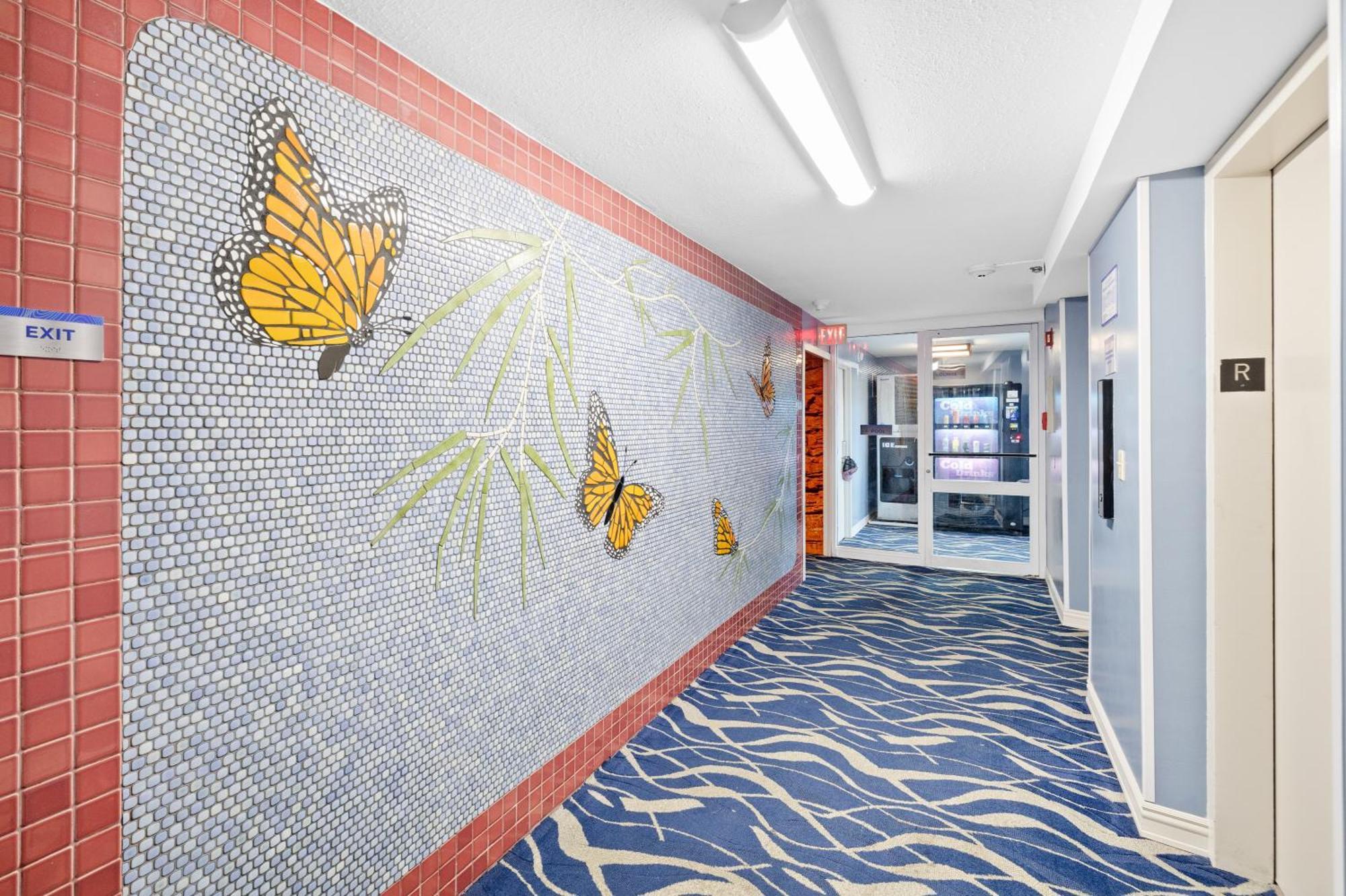 Newly Renovated With Rooftop Pool & Near Waikiki Beach! Honolulu