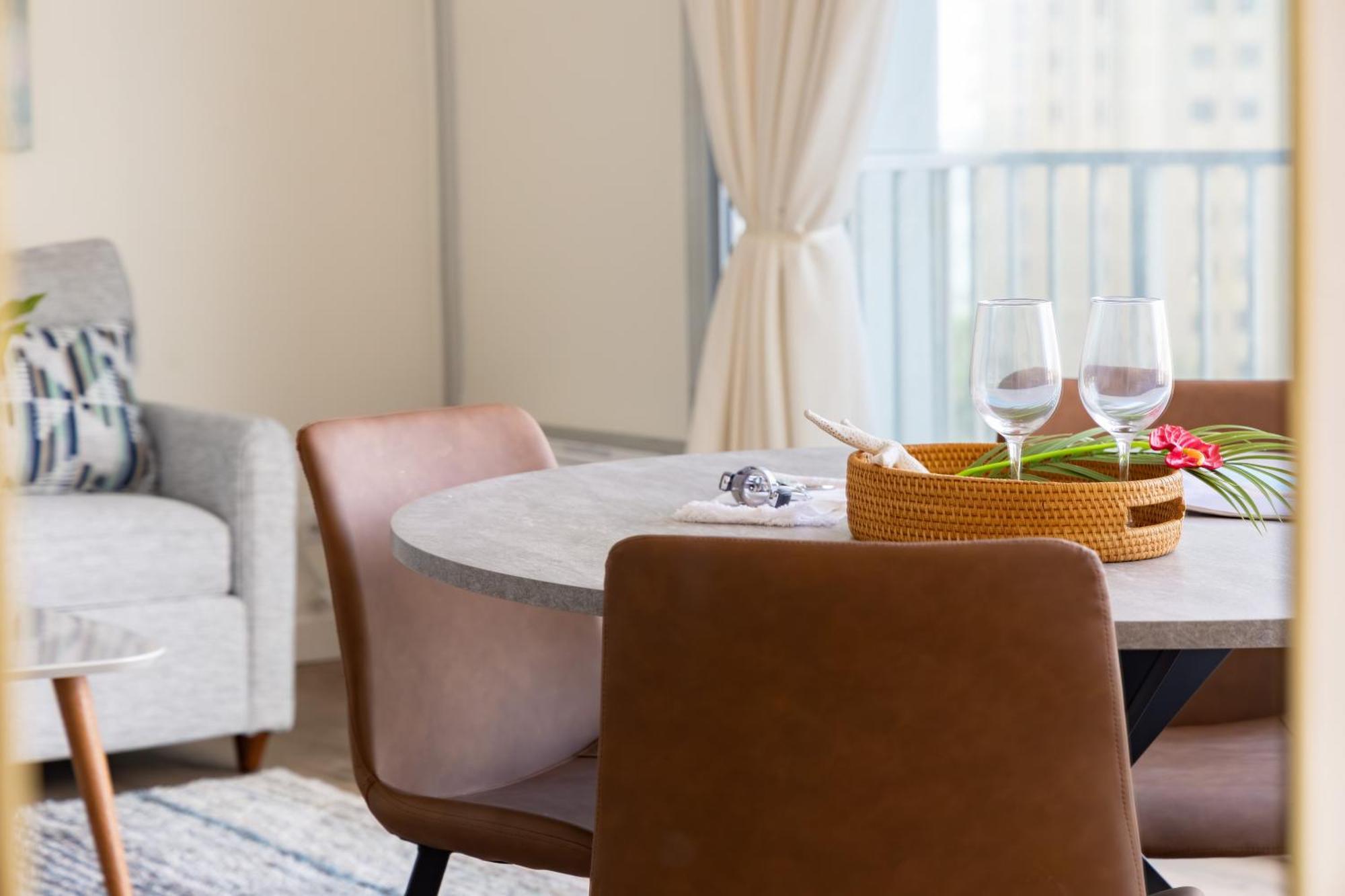 Apartment Newly Renovated With Rooftop Pool & Near Waikiki Beach!