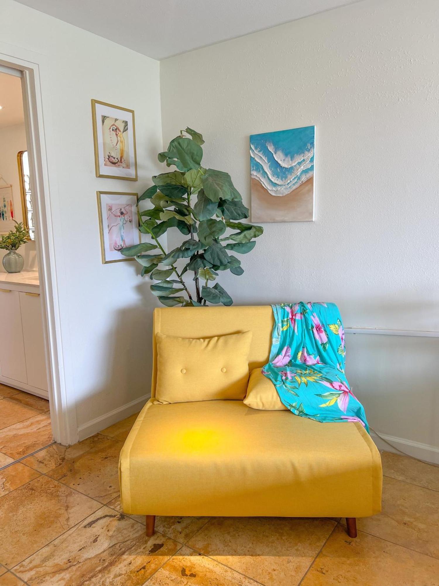 Coastal Charm Colony Surf Apartment *