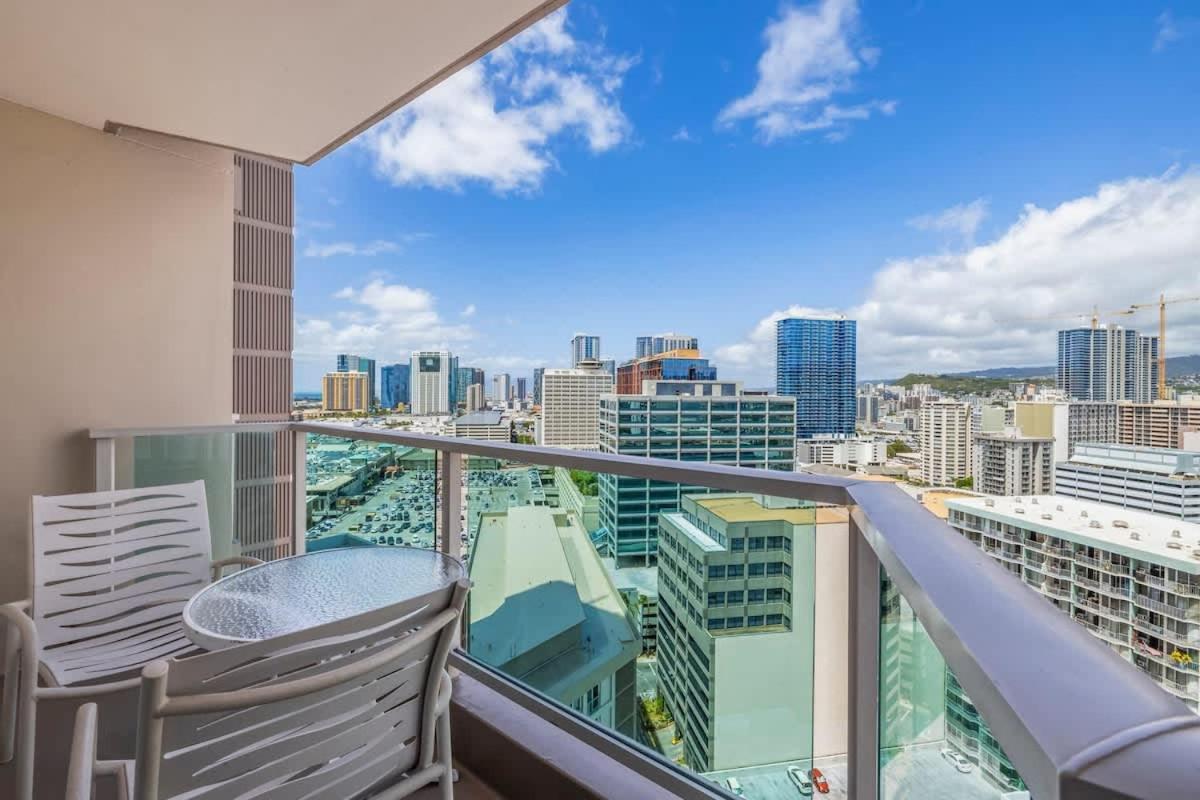 Floor With Balcony & Views 3528 Honolulu