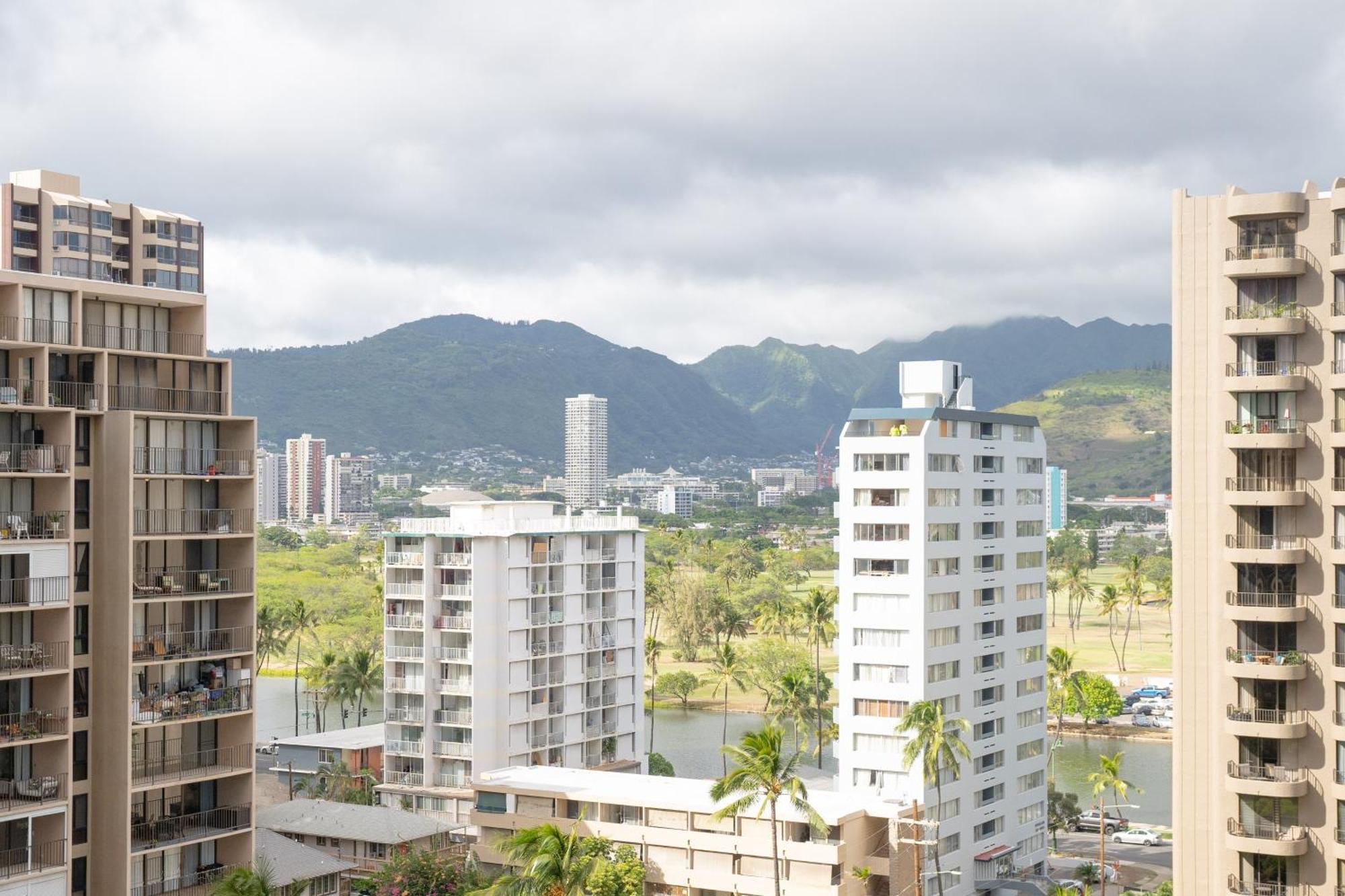 Apartment Beautiful Waikiki Banyan Mountain View With Full Kitchen, Ample Sleeping And Free Parking Honolulu