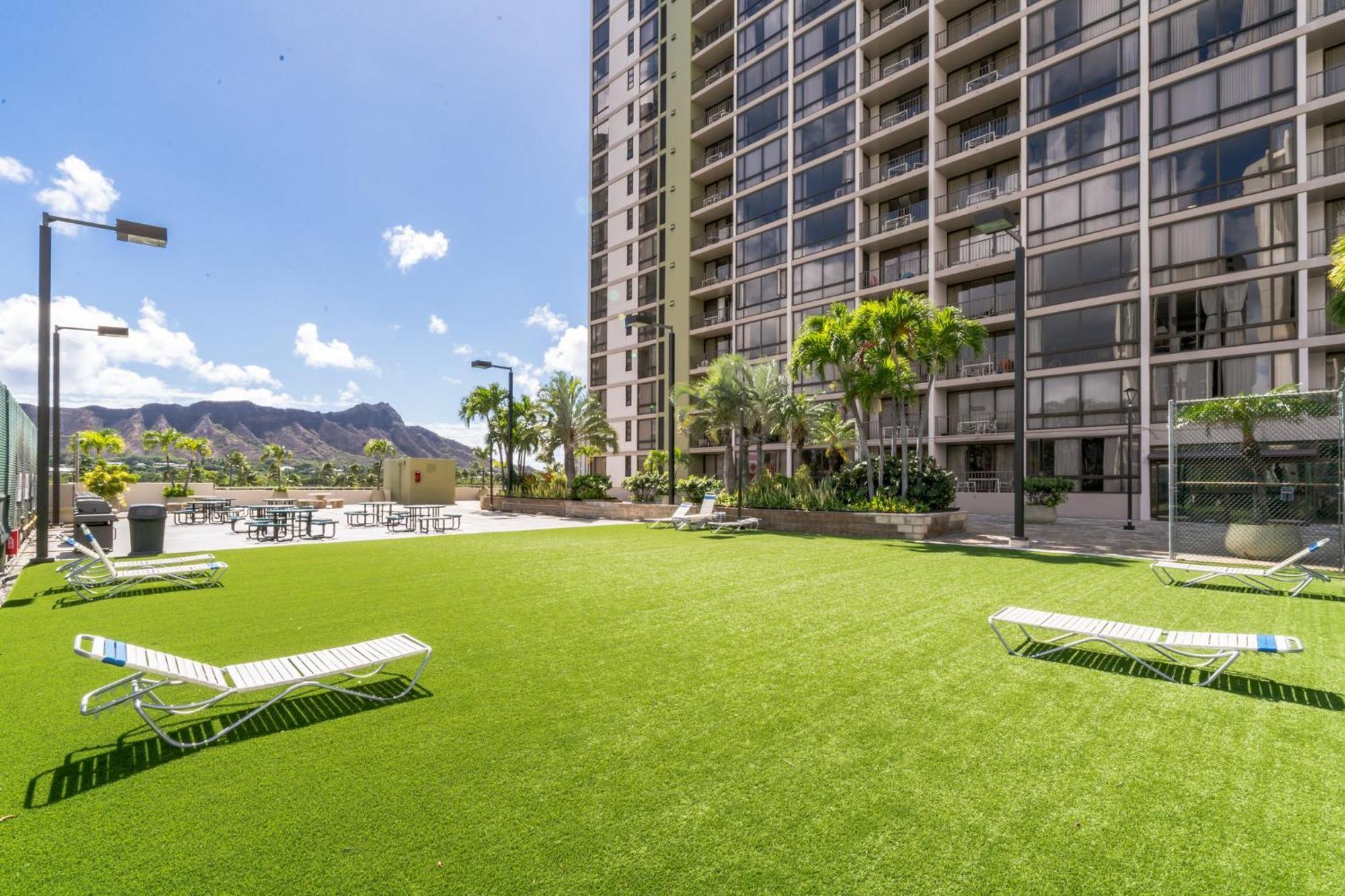 Renovated 2-bedroom With Ocean Views And Complimentary Parking Apartment Honolulu
