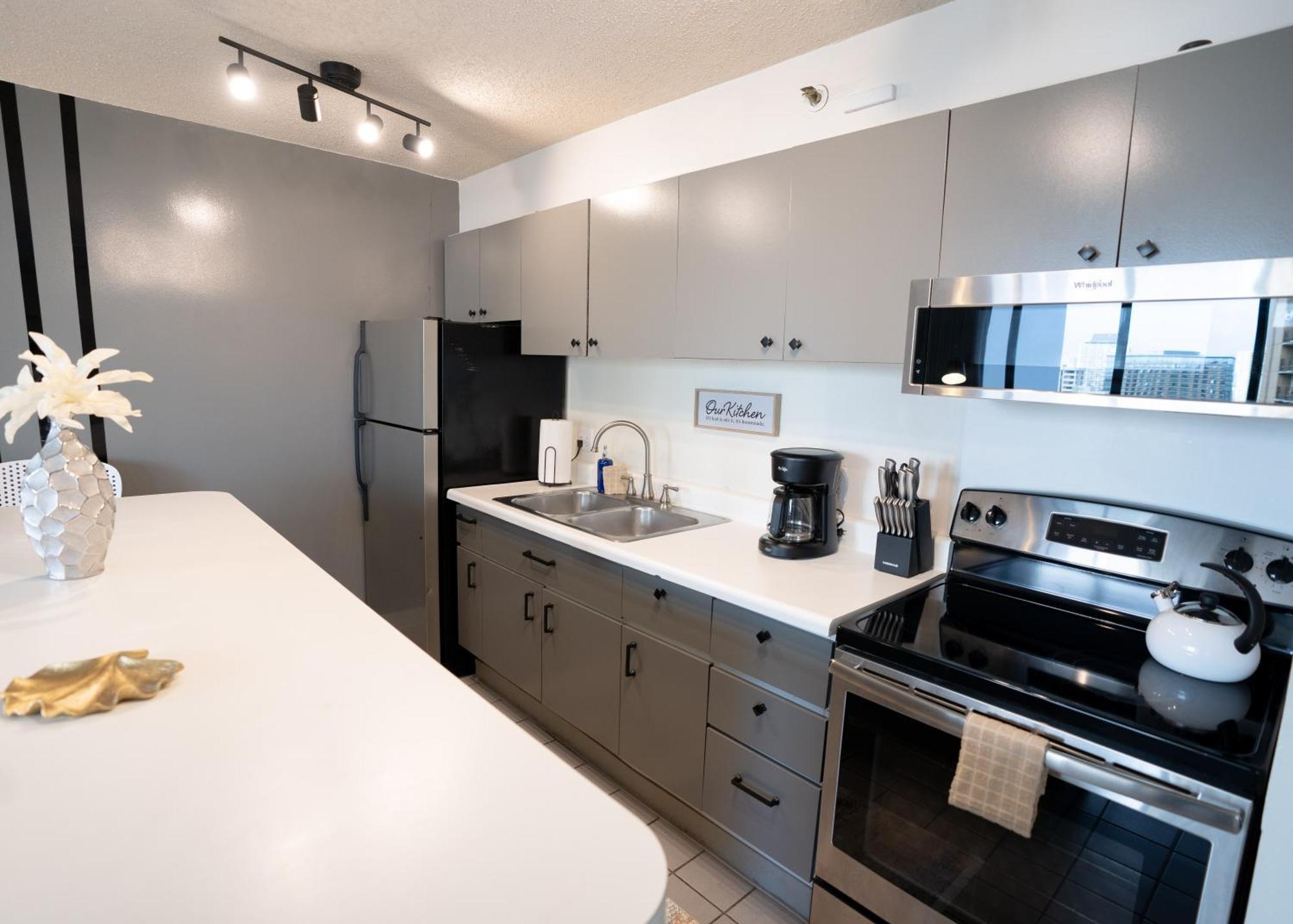 Oceanview Oasis On 28th Floor - Steps To Waikiki & Free Parking * Honolulu