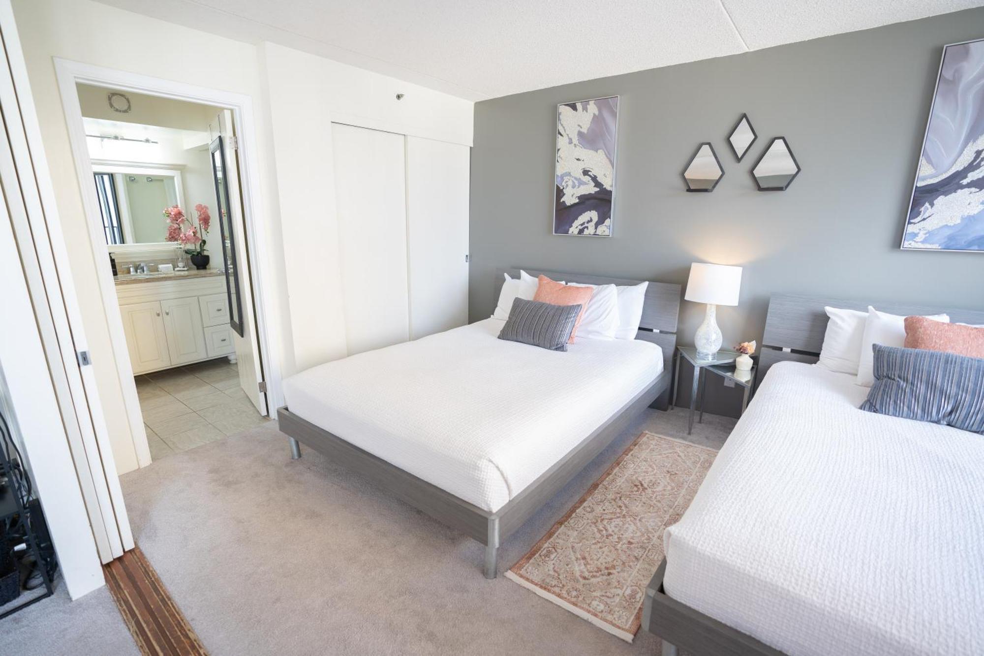 Oceanview Oasis On 28th Floor - Steps To Waikiki & Free Parking