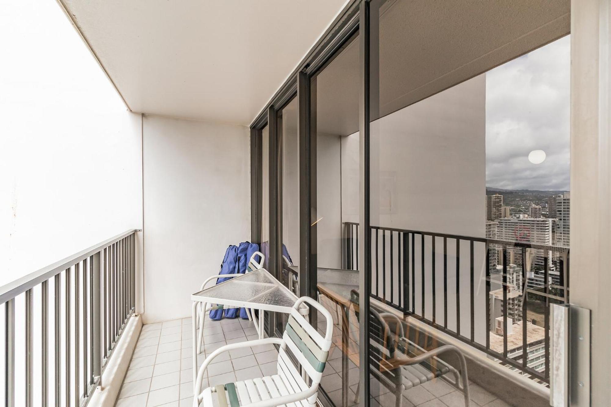 Oceanview Oasis On 28th Floor - Steps To Waikiki & Free Parking Apartment *