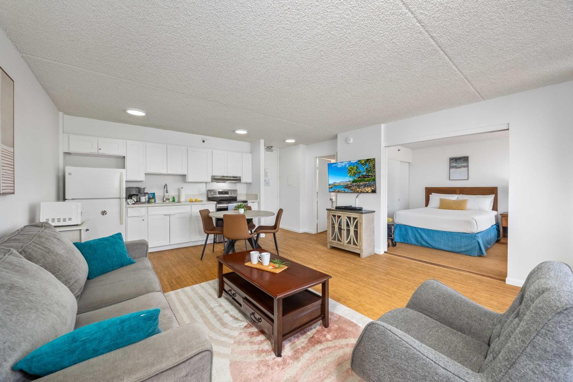Waikiki Banyan Ocean View Oasis With Free Parking! Honolulu