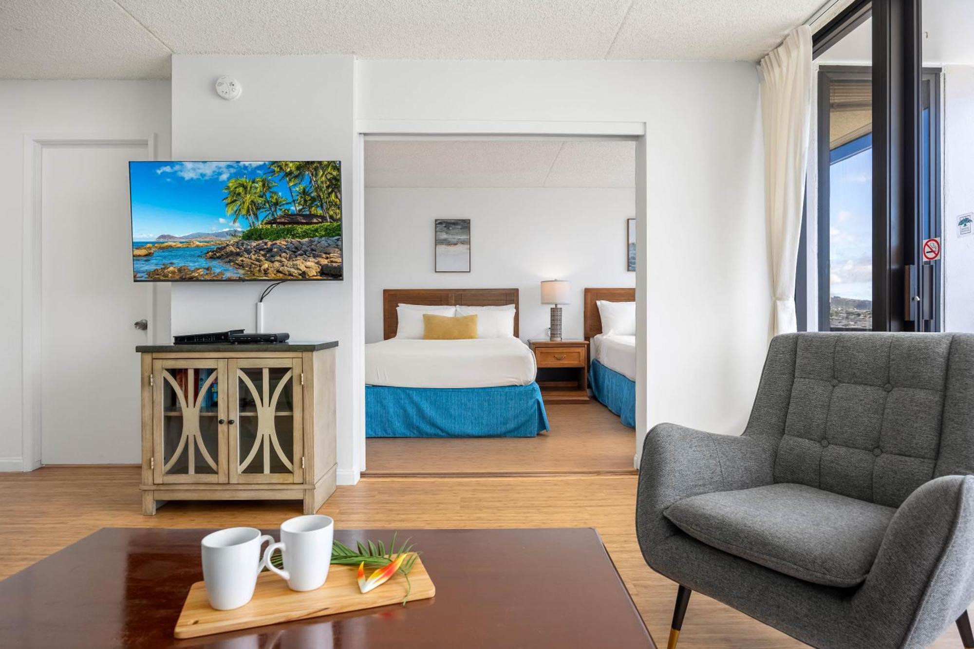 Waikiki Banyan Ocean View Oasis With Free Parking!