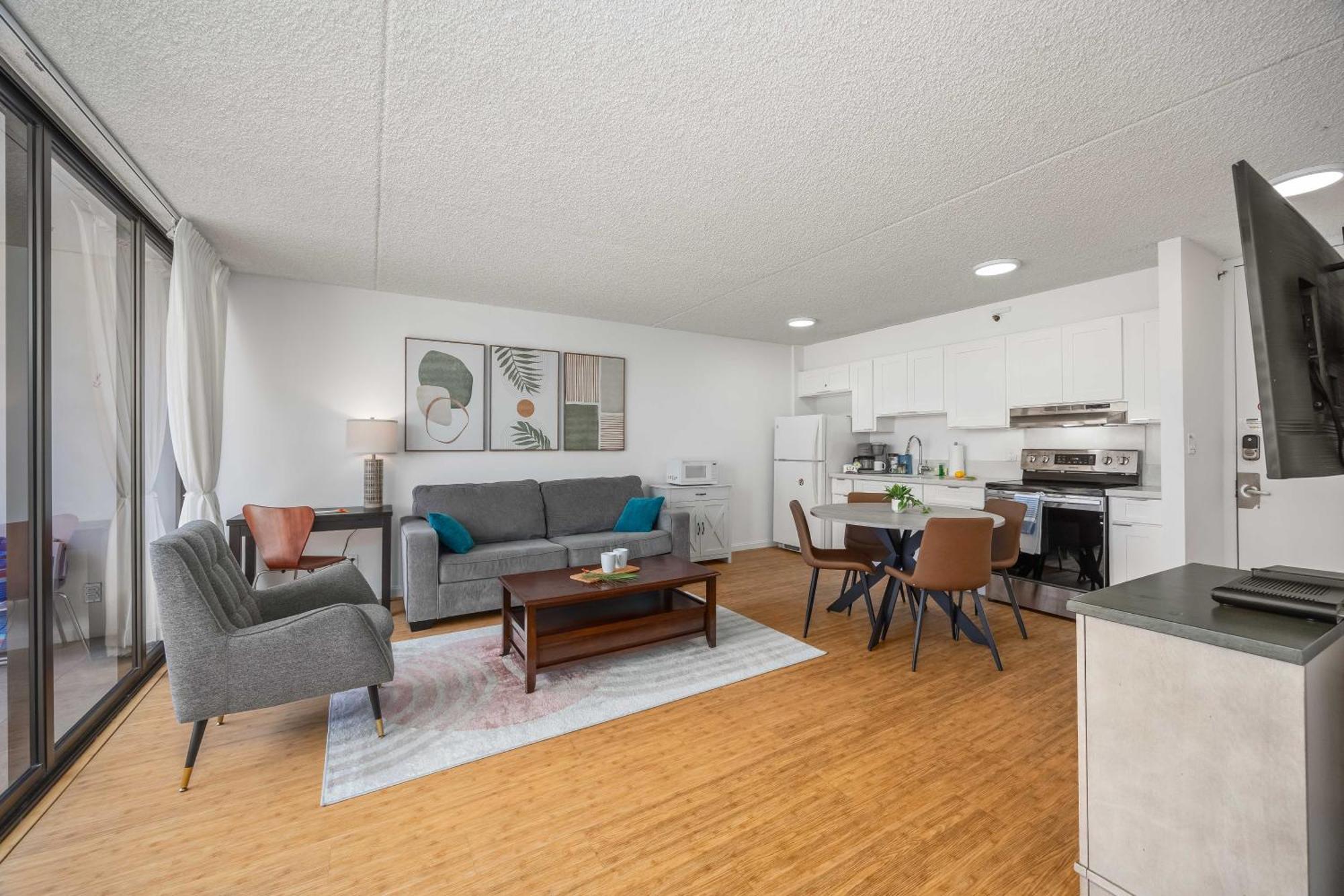 Waikiki Banyan Ocean View Oasis With Free Parking! Apartment