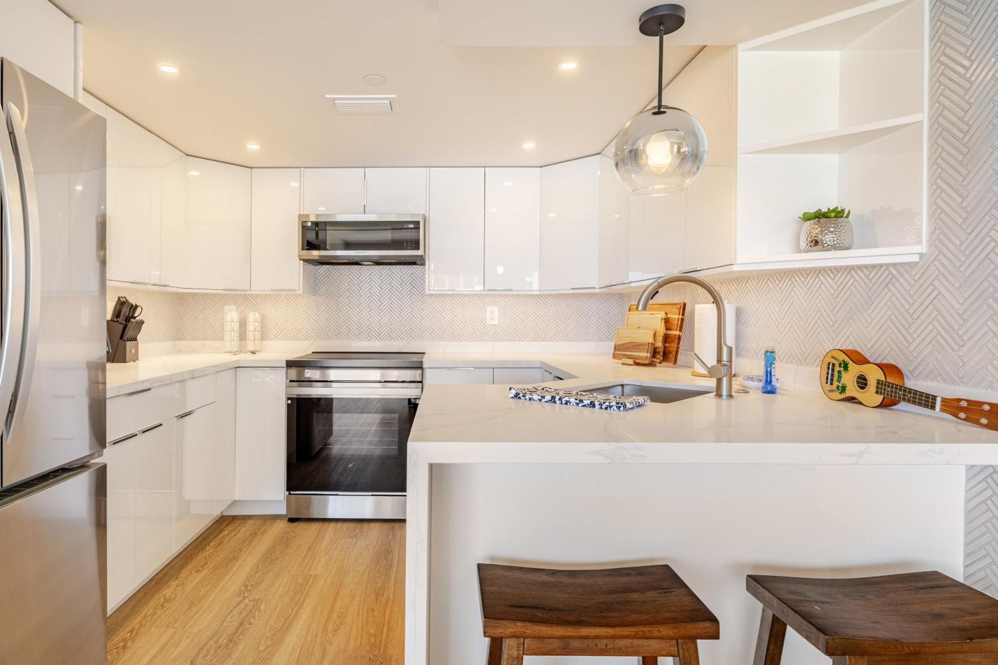 Newly Renovated Oceanview Luxe With Free Parking Apartment Honolulu