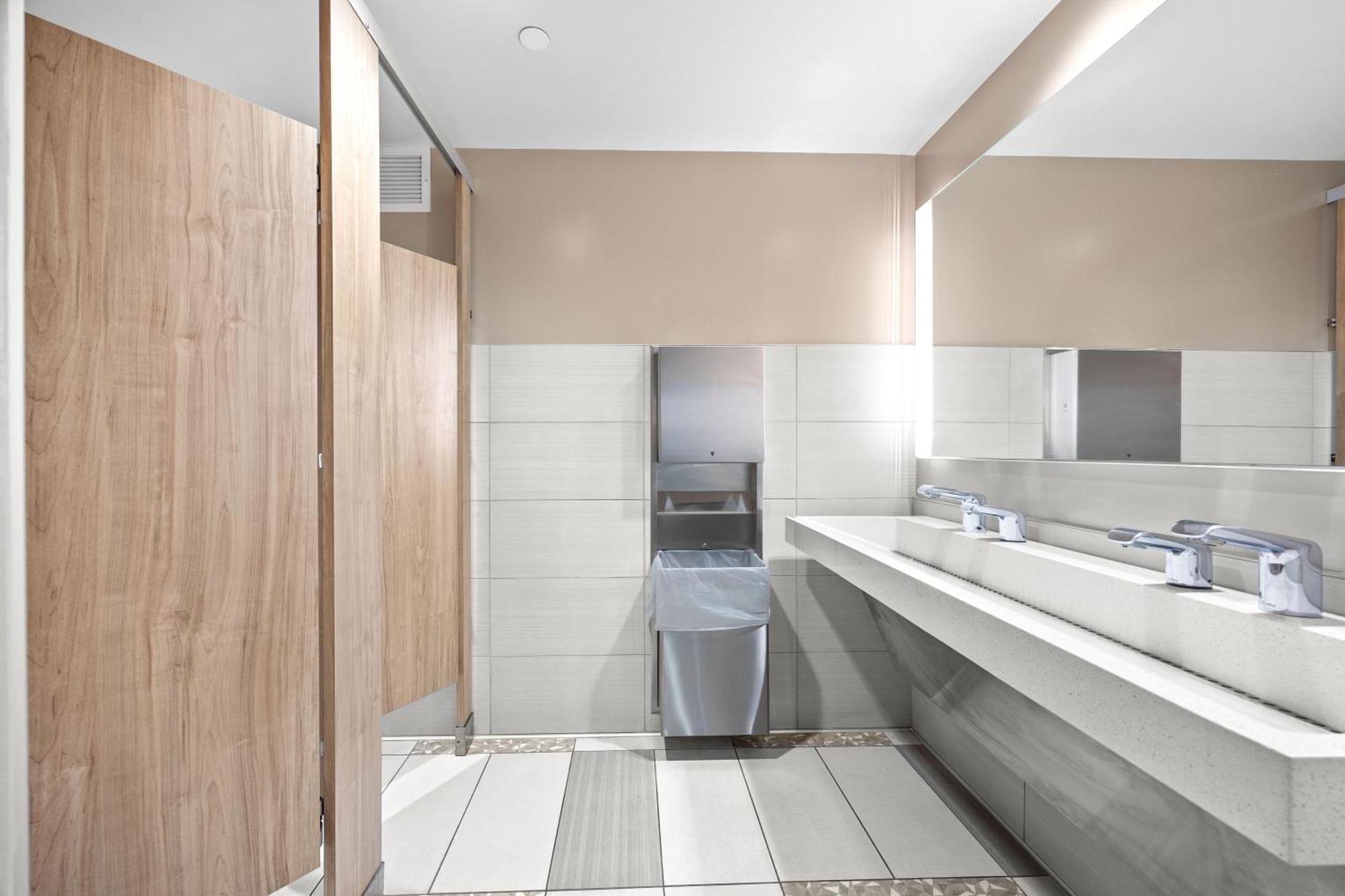 Apartment Rare Deluxe Ocean View Gem With Free Parking *