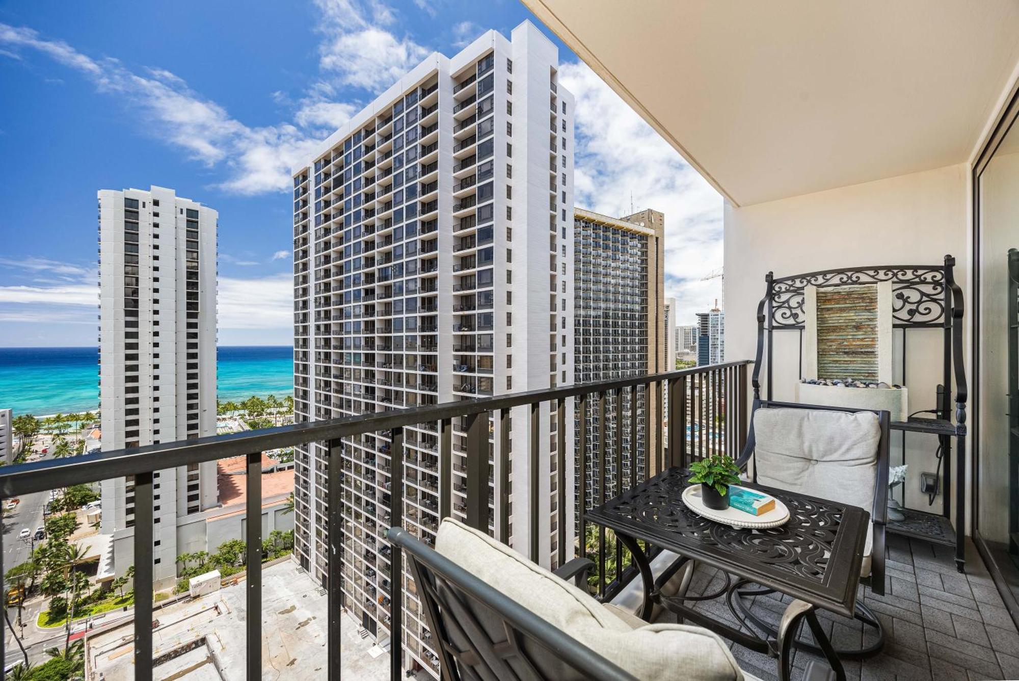 Rare Deluxe Ocean View Gem With Free Parking *
