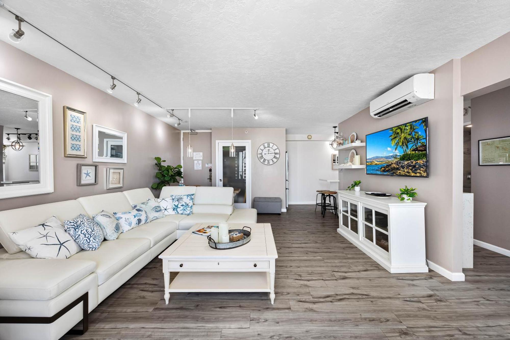 Rare Deluxe Ocean View Gem With Free Parking Apartment *