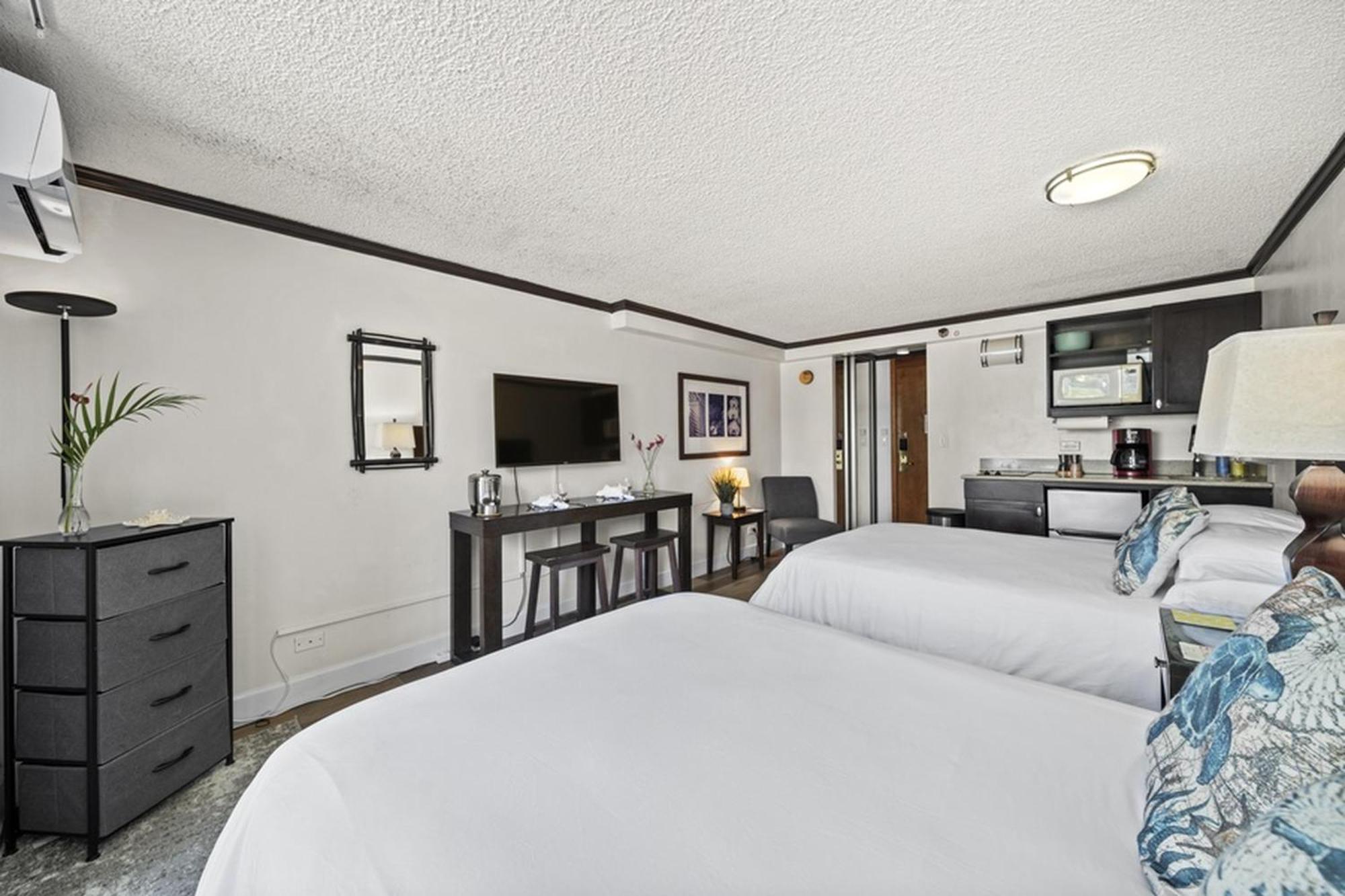 Bamboo Waikiki Hotel