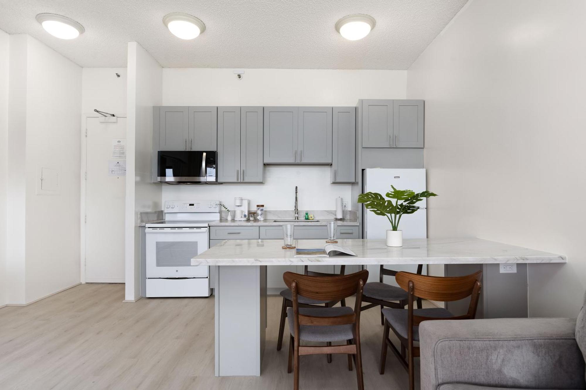 Escape To Mountain View Condo,near With Parking *