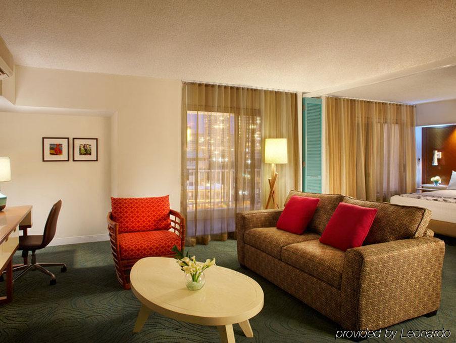Oasis Waikiki Hotel 3*