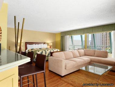 Ramada Plaza By Wyndham Waikiki Hotel 3*