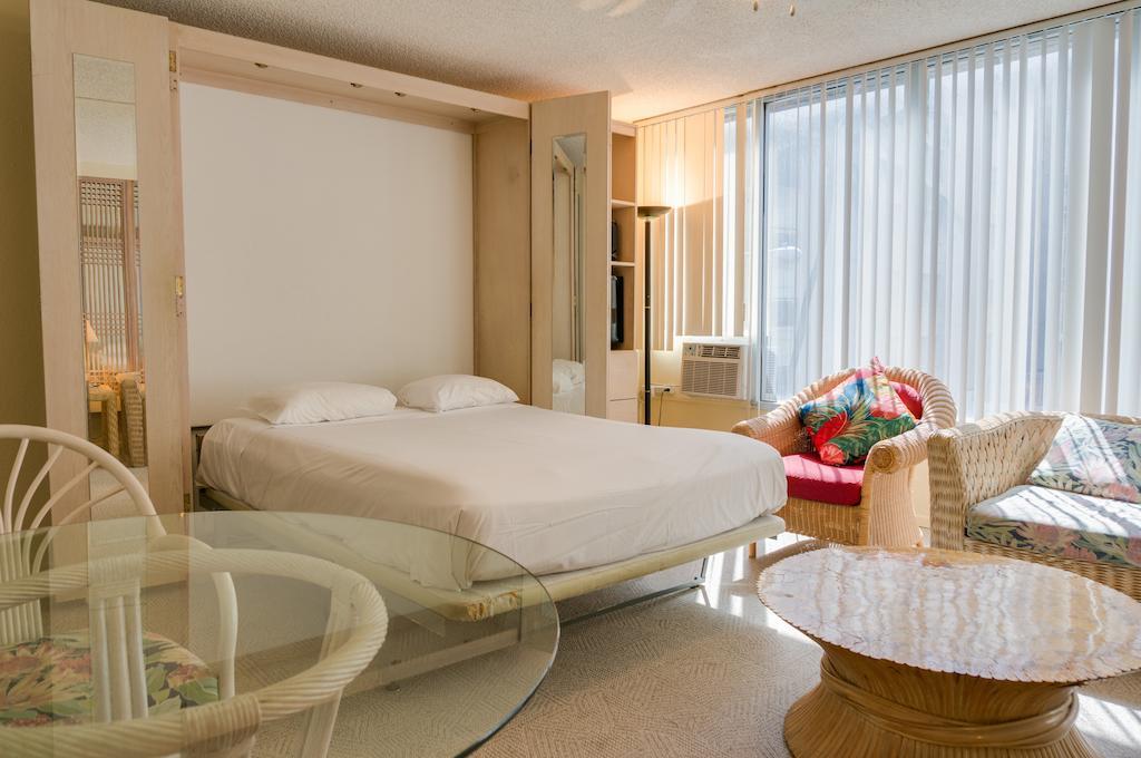 Hotel Kuhio Banyan