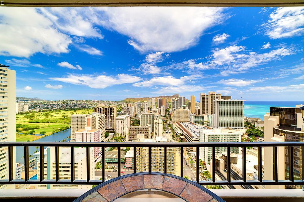 Waikiki Luxury Penthouse Apartment *