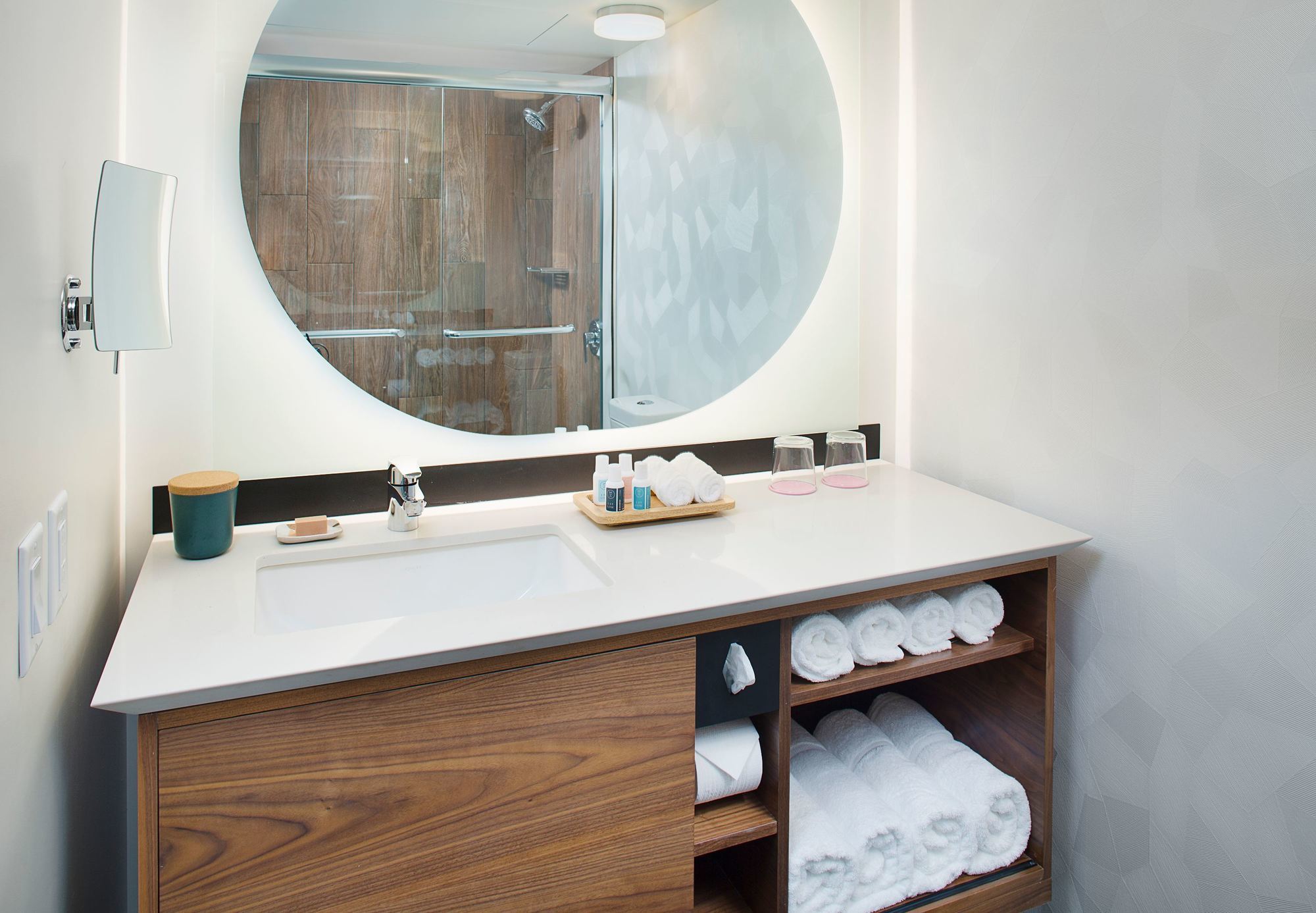 Hotel The Laylow Waikiki, Autograph Collection